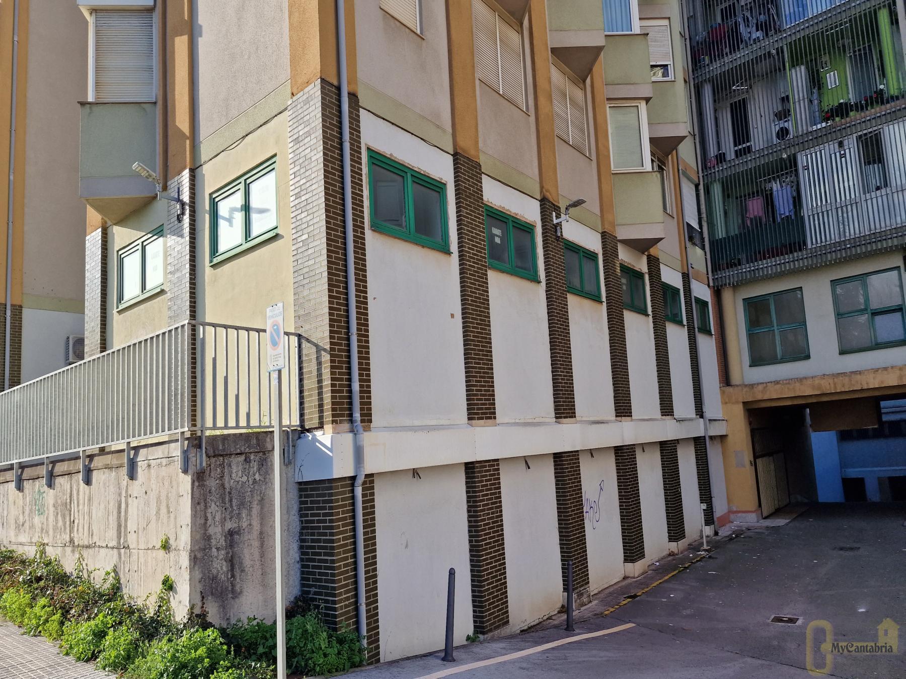 For sale of commercial in Santa Cruz de Bezana