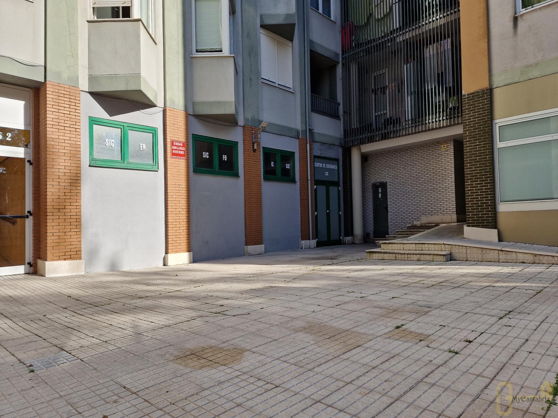 Venta de local comercial en Santa Cruz de Bezana