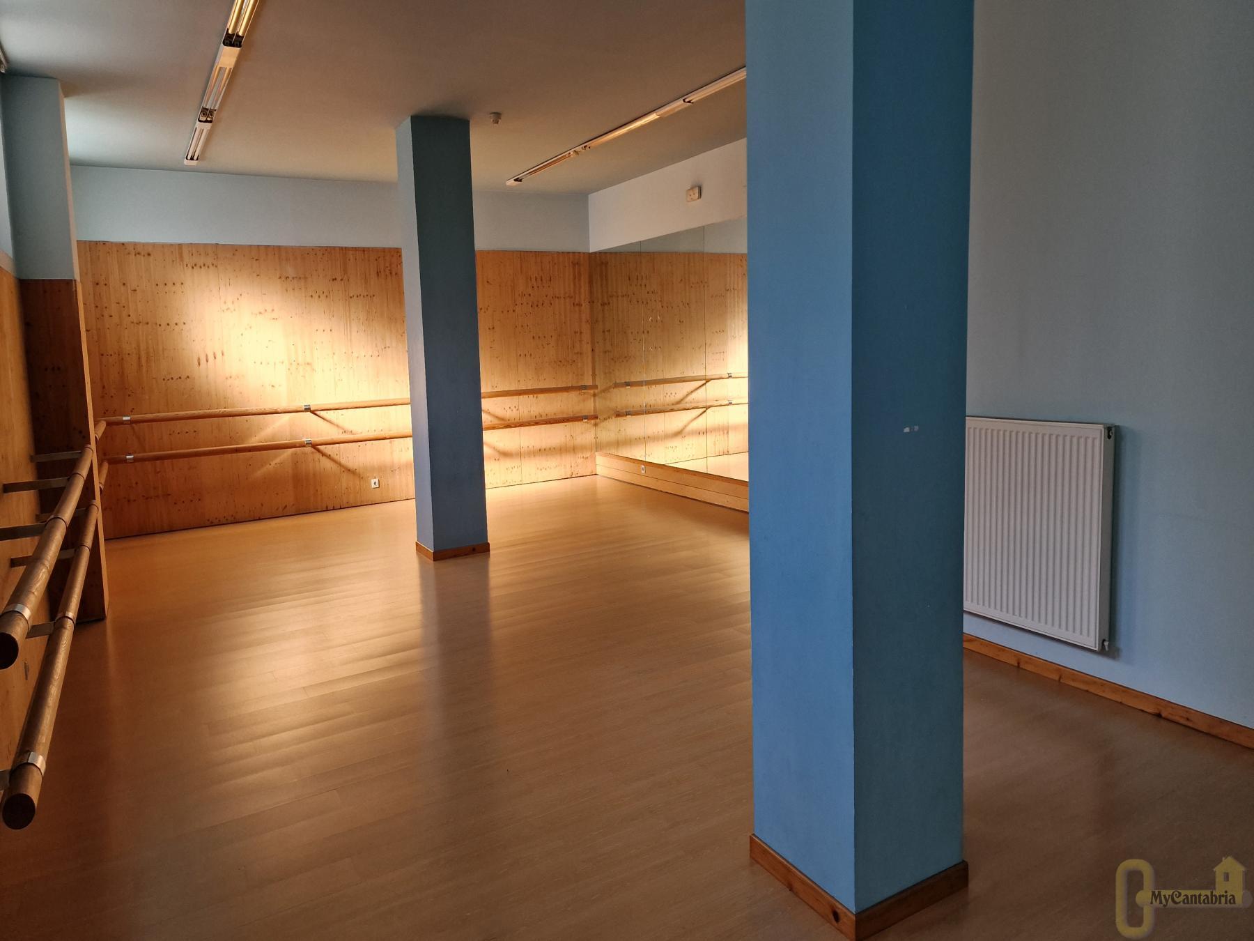 For sale of commercial in Santa Cruz de Bezana