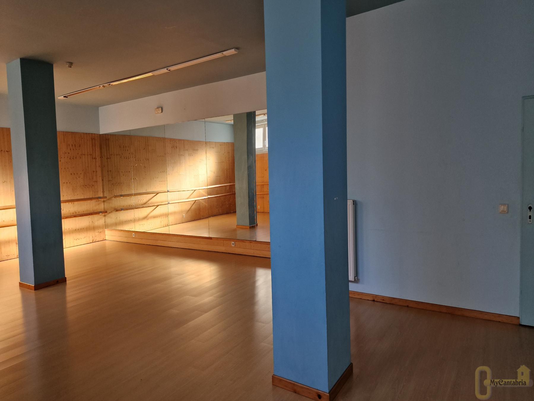 For sale of commercial in Santa Cruz de Bezana