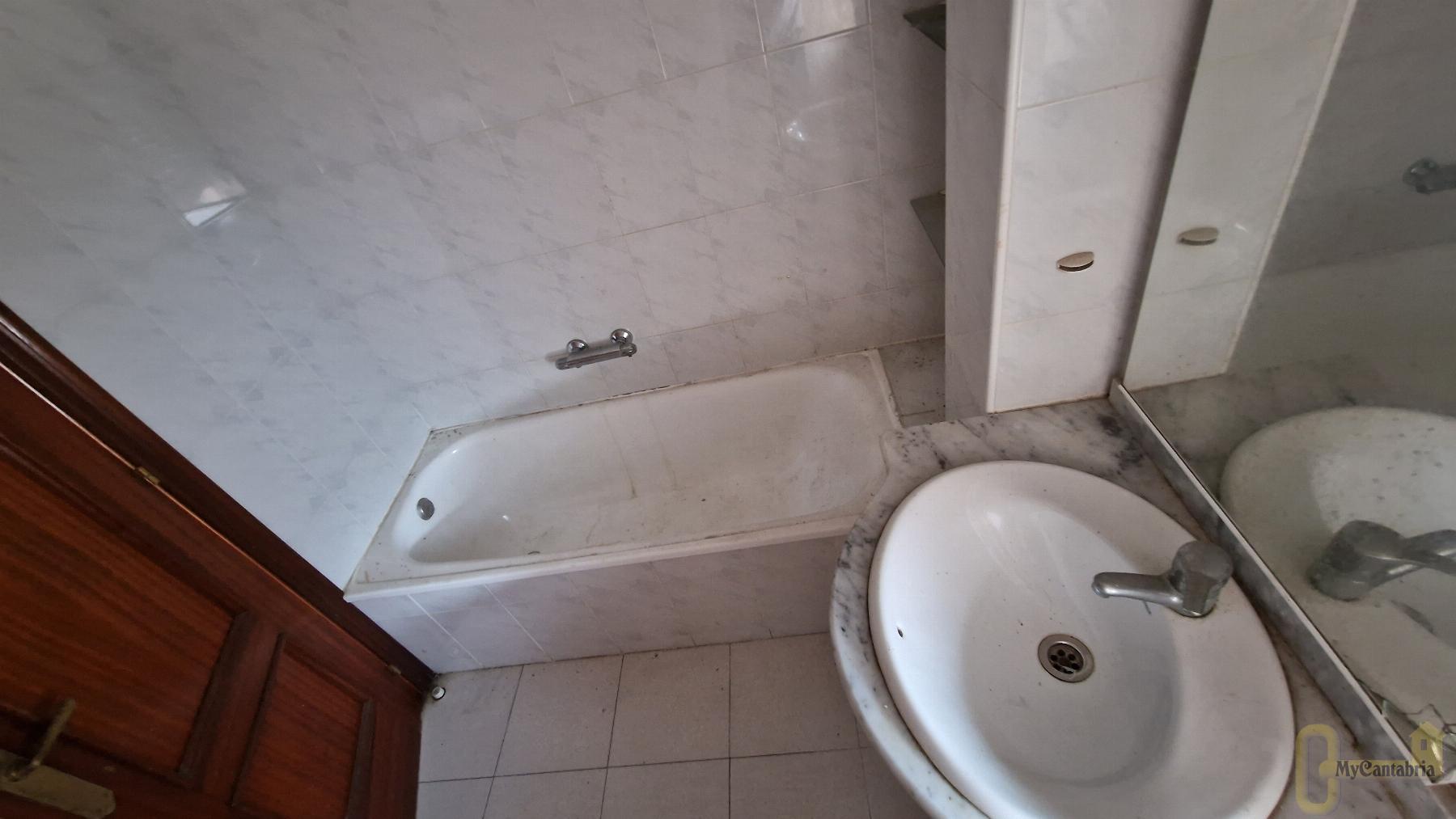 For sale of flat in El Astillero