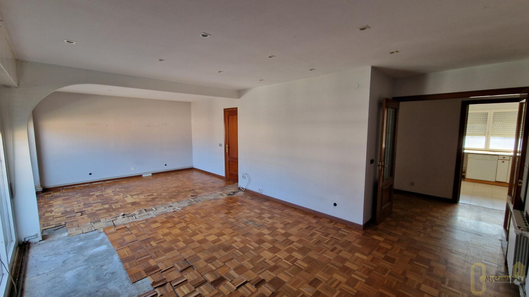 For sale of flat in El Astillero