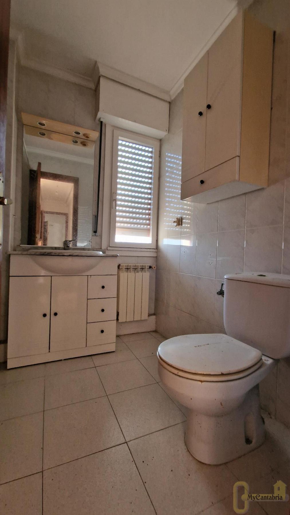 For sale of flat in El Astillero