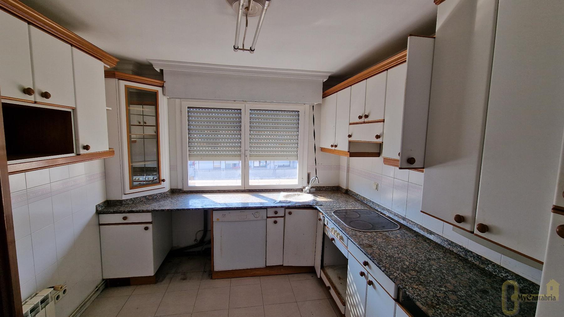 For sale of flat in El Astillero