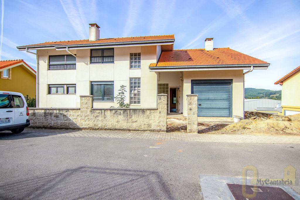 For sale of house in Piélagos