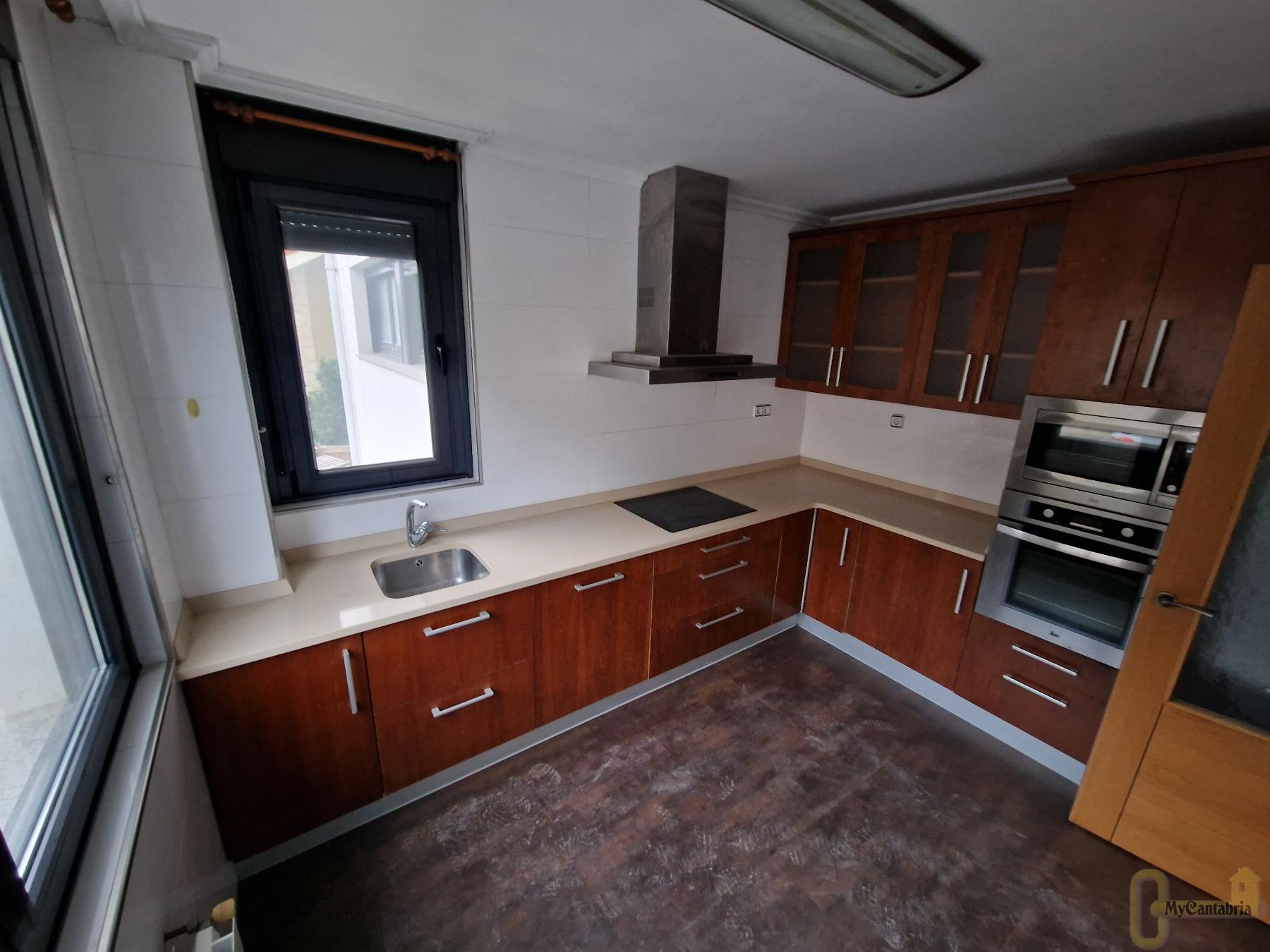 For sale of house in Piélagos