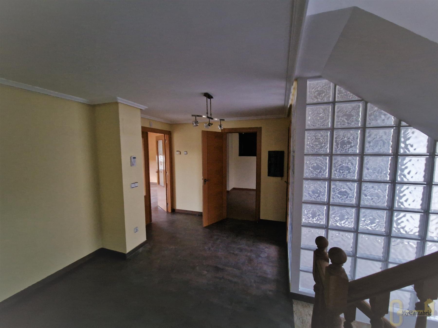 For sale of house in Piélagos