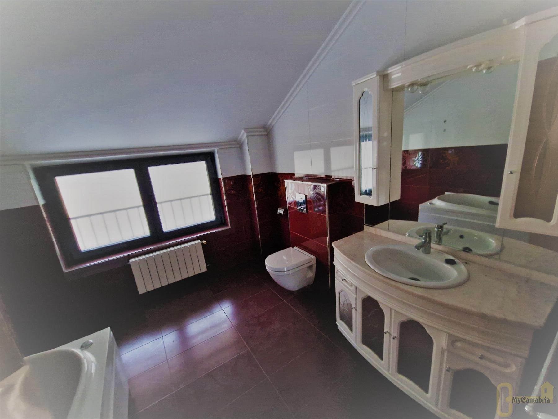 For sale of house in Piélagos
