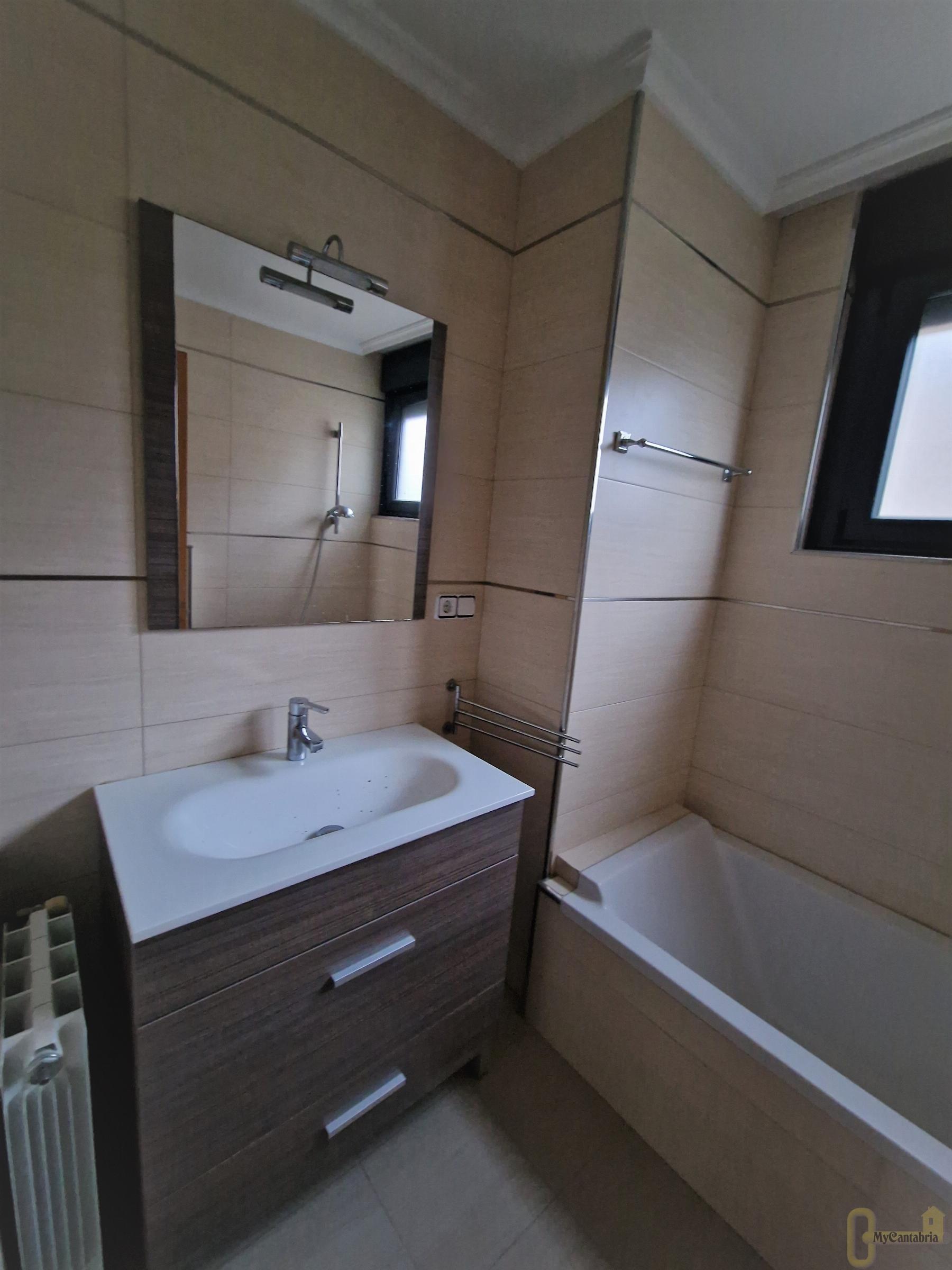 For sale of house in Piélagos