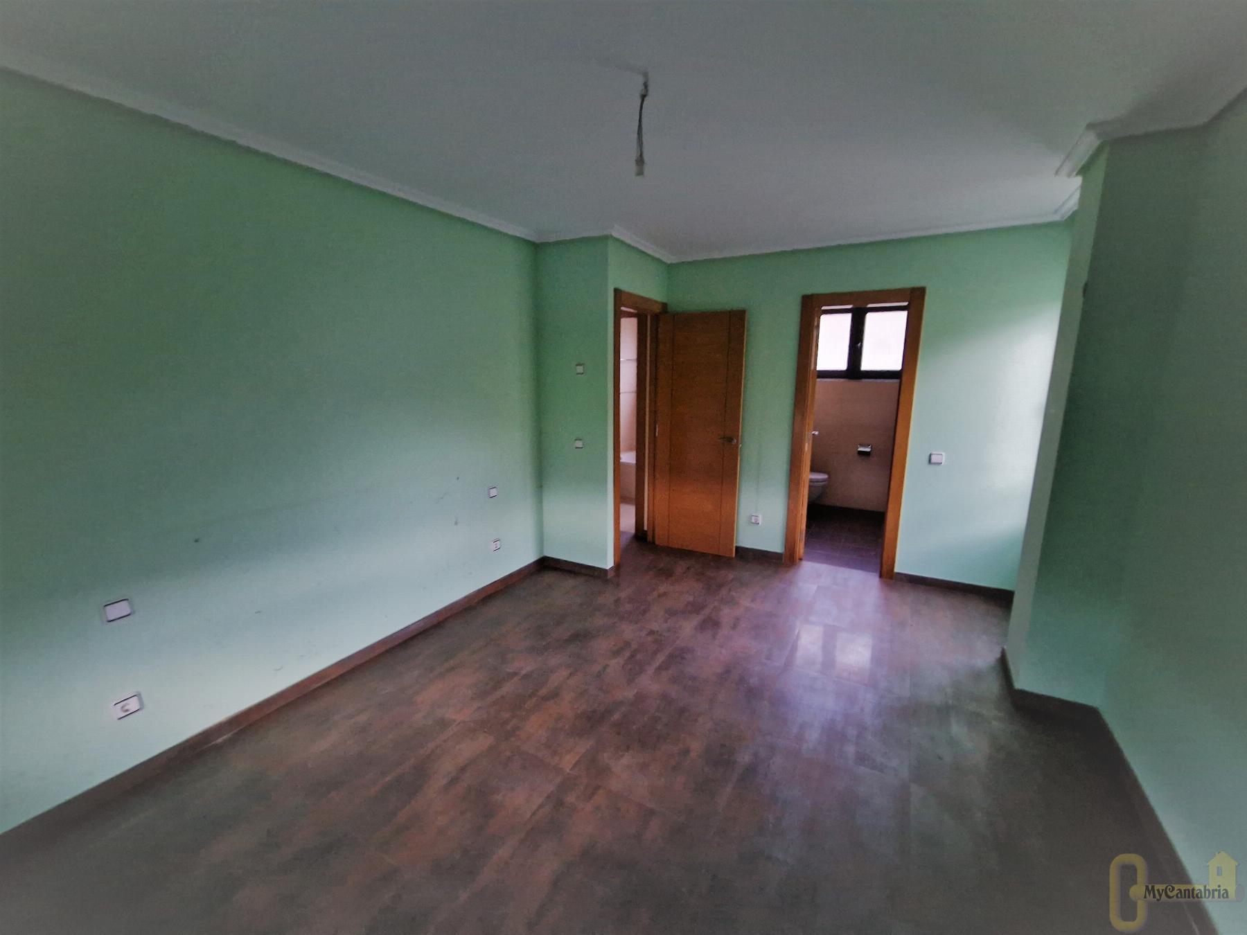 For sale of house in Piélagos