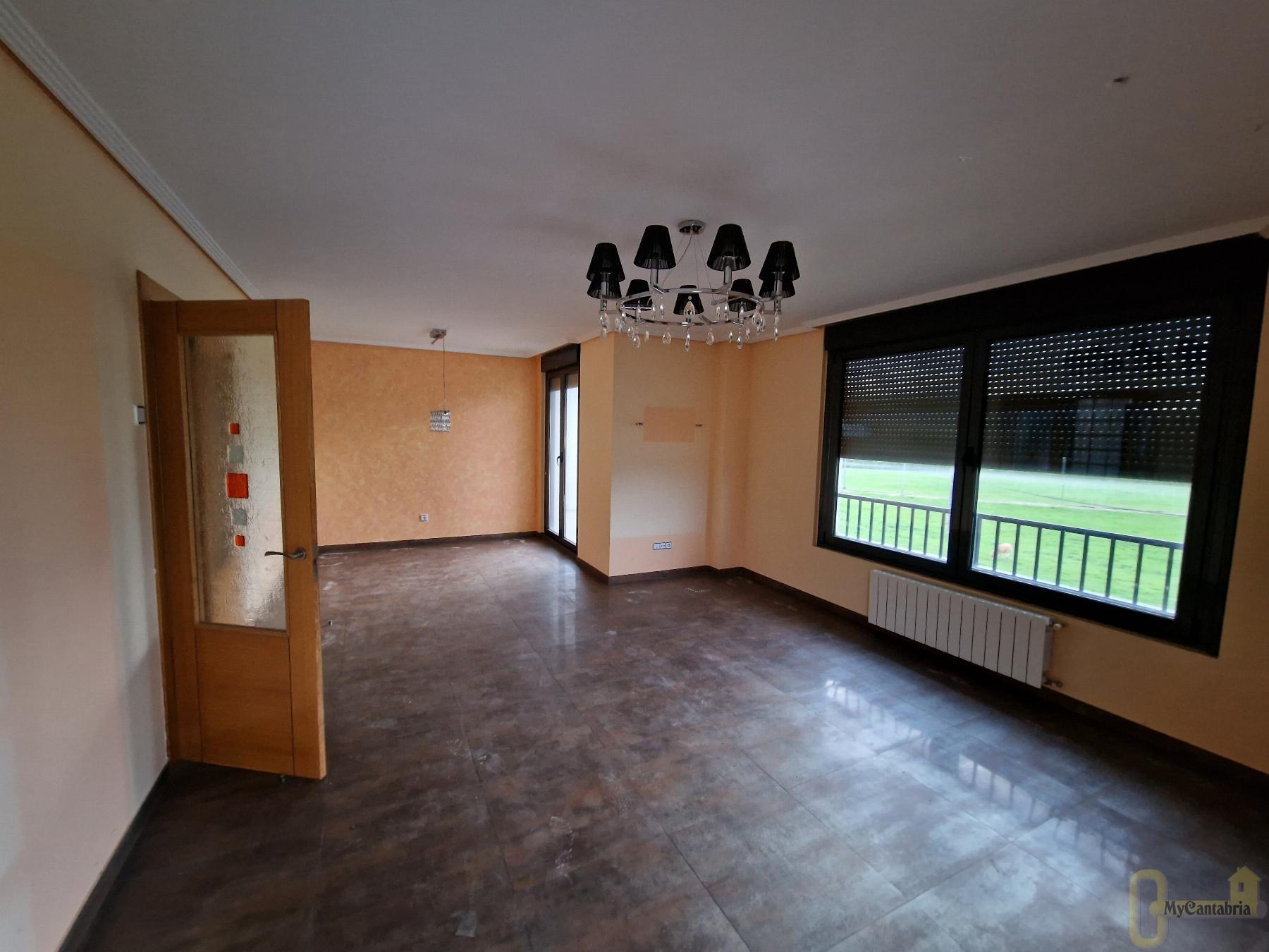 For sale of house in Piélagos