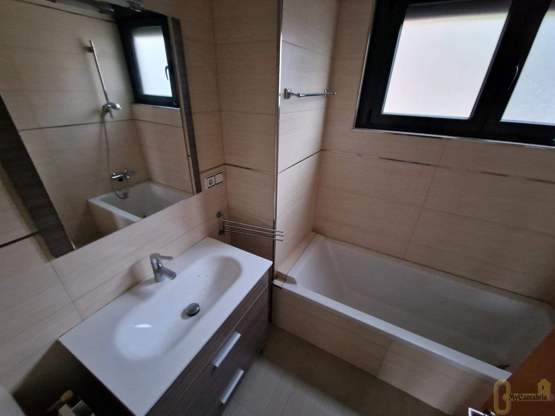 For sale of house in Piélagos