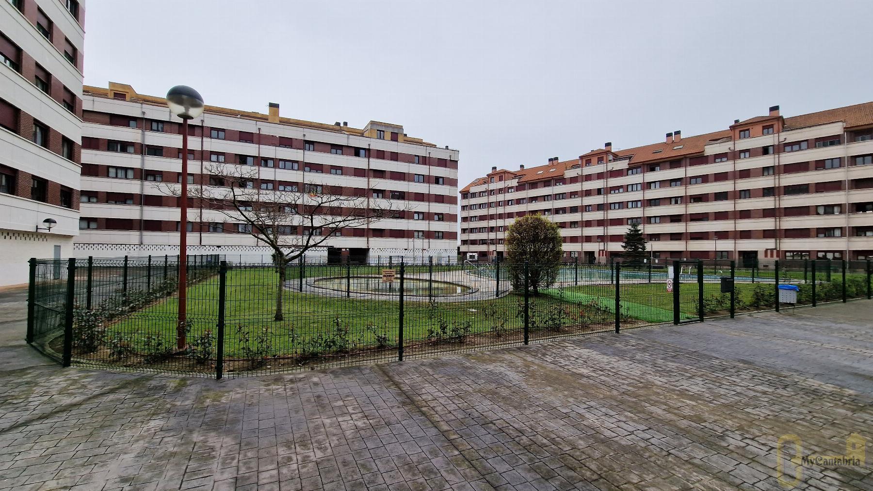 For sale of commercial in Santander