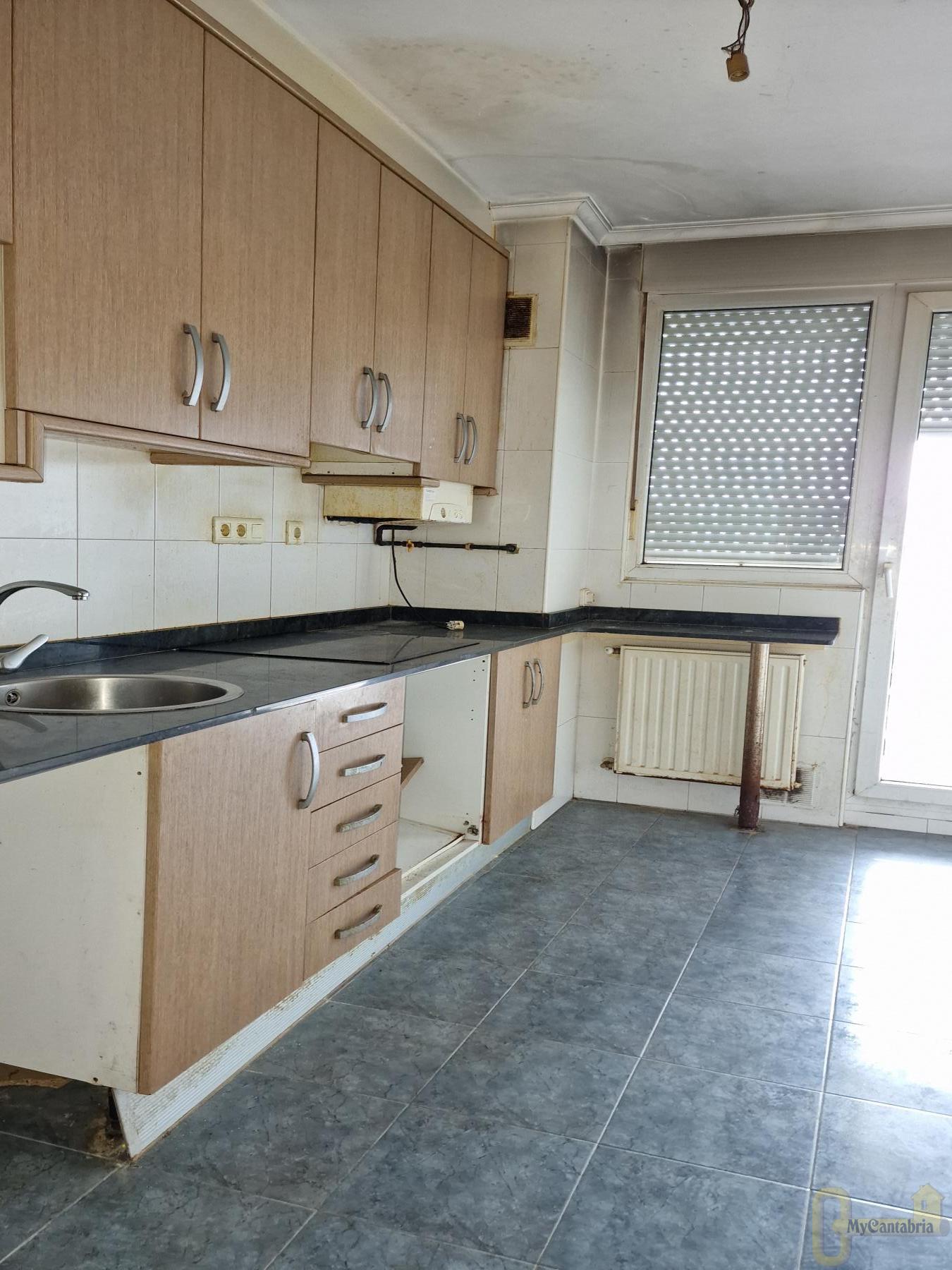 Venta de piso en Santa Cruz de Bezana