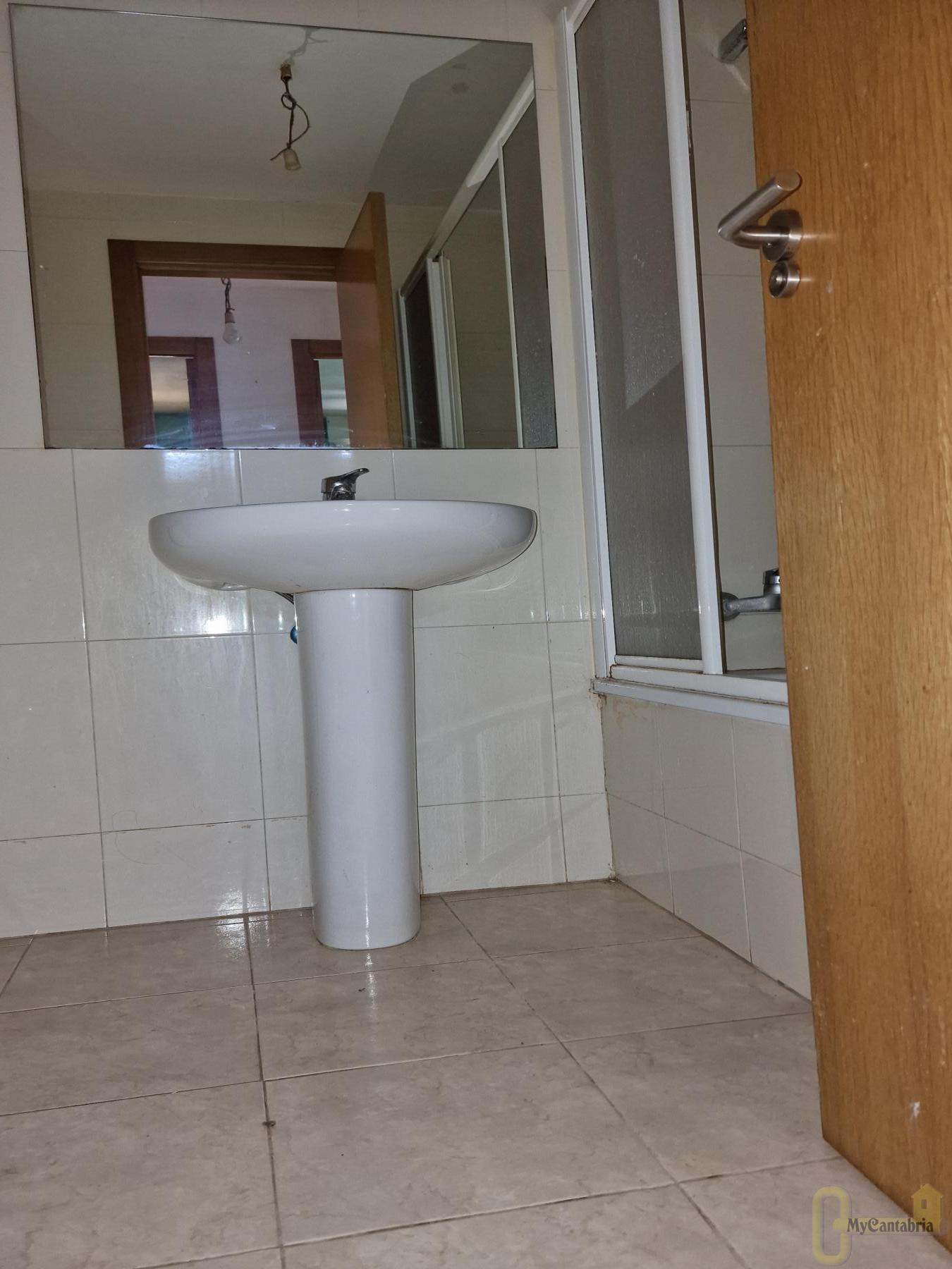 Venta de piso en Santa Cruz de Bezana