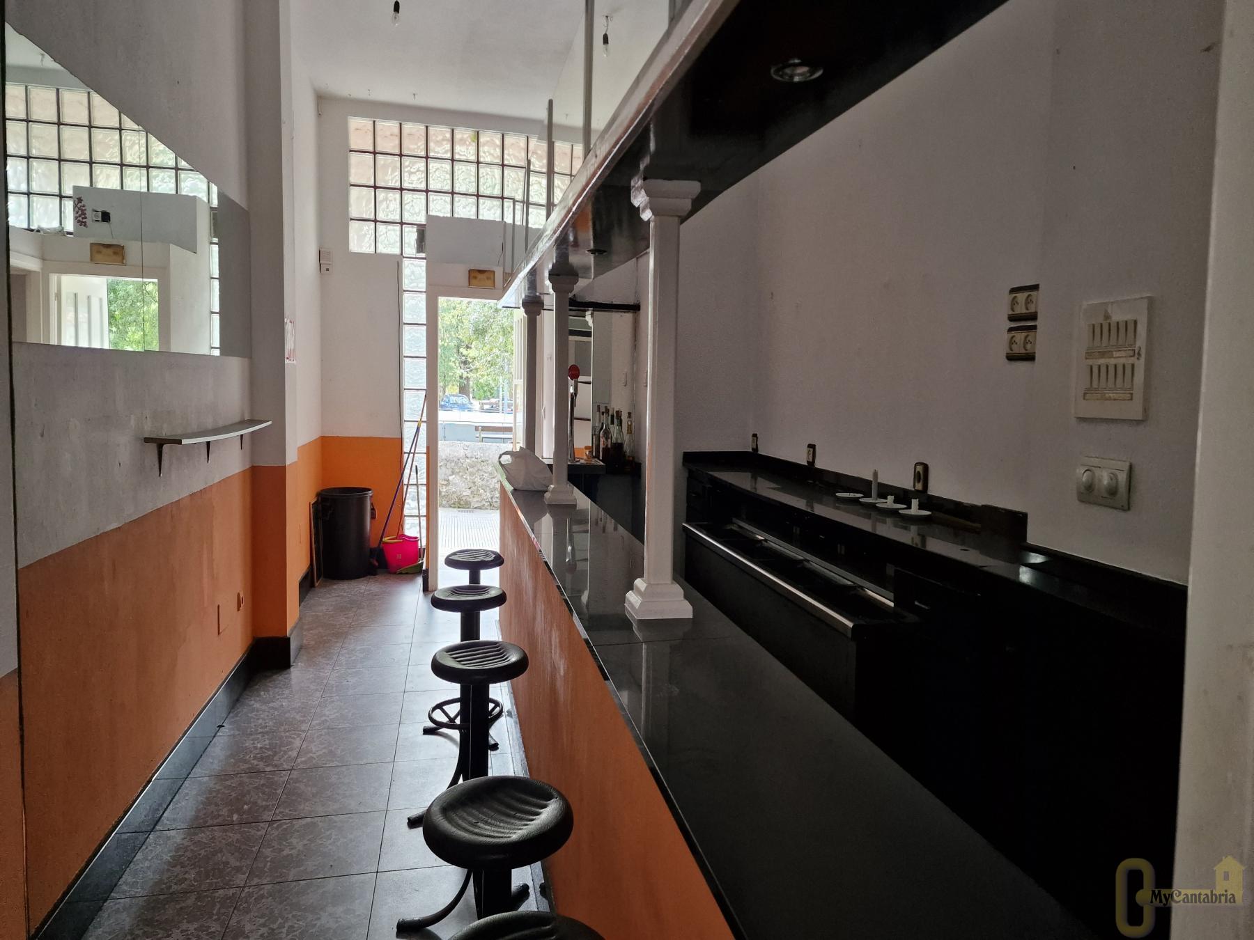 For rent of commercial in Santa María de Cayón