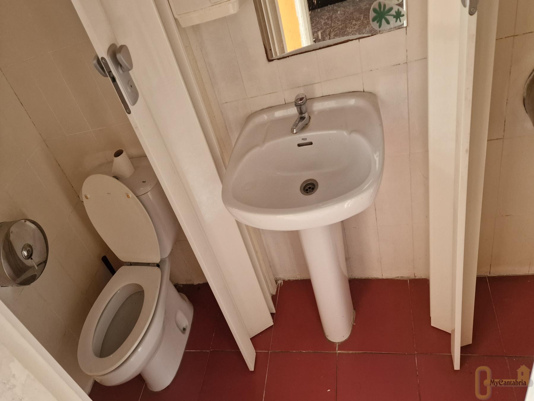 For rent of commercial in Santa María de Cayón