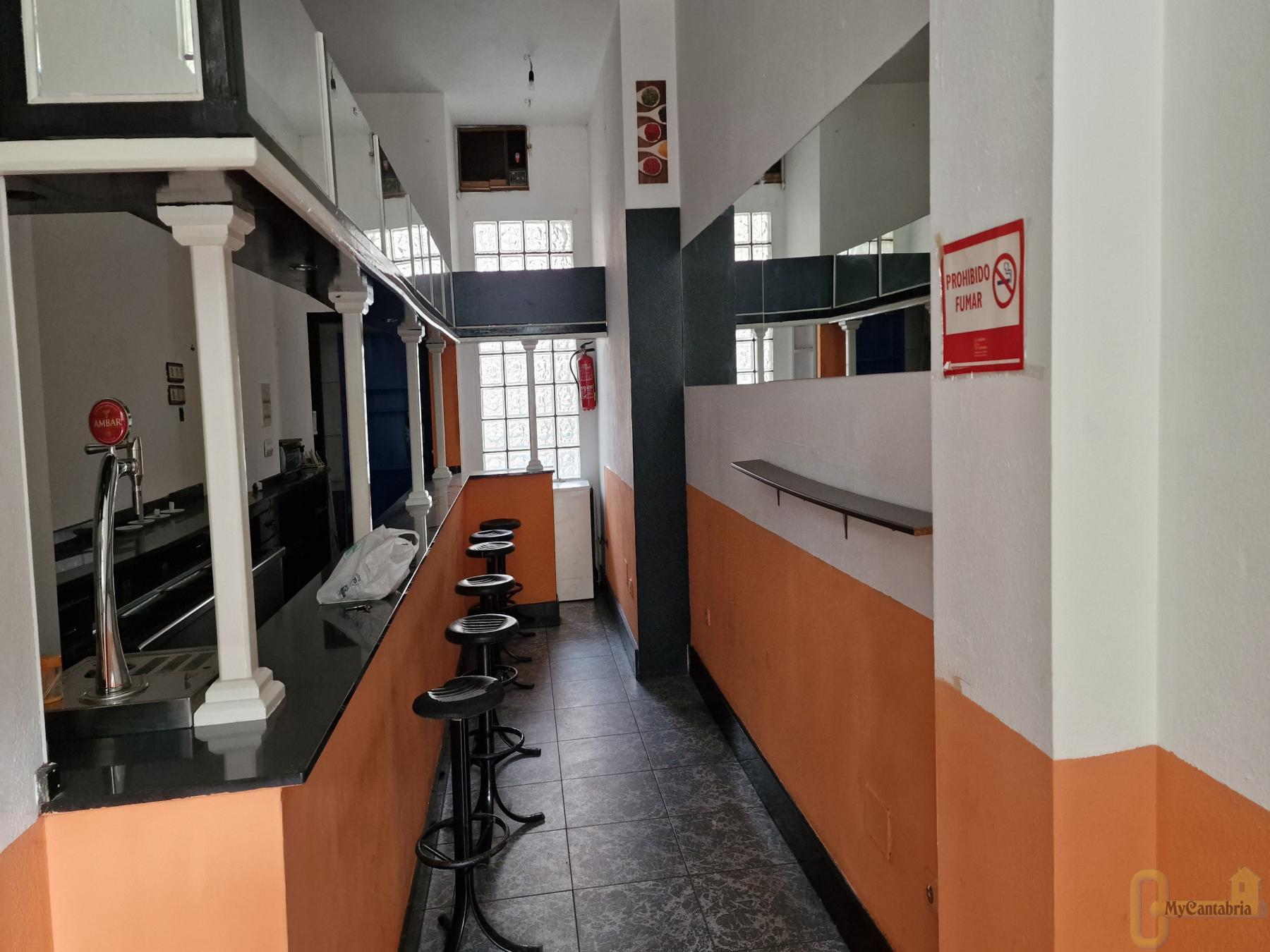 For rent of commercial in Santa María de Cayón