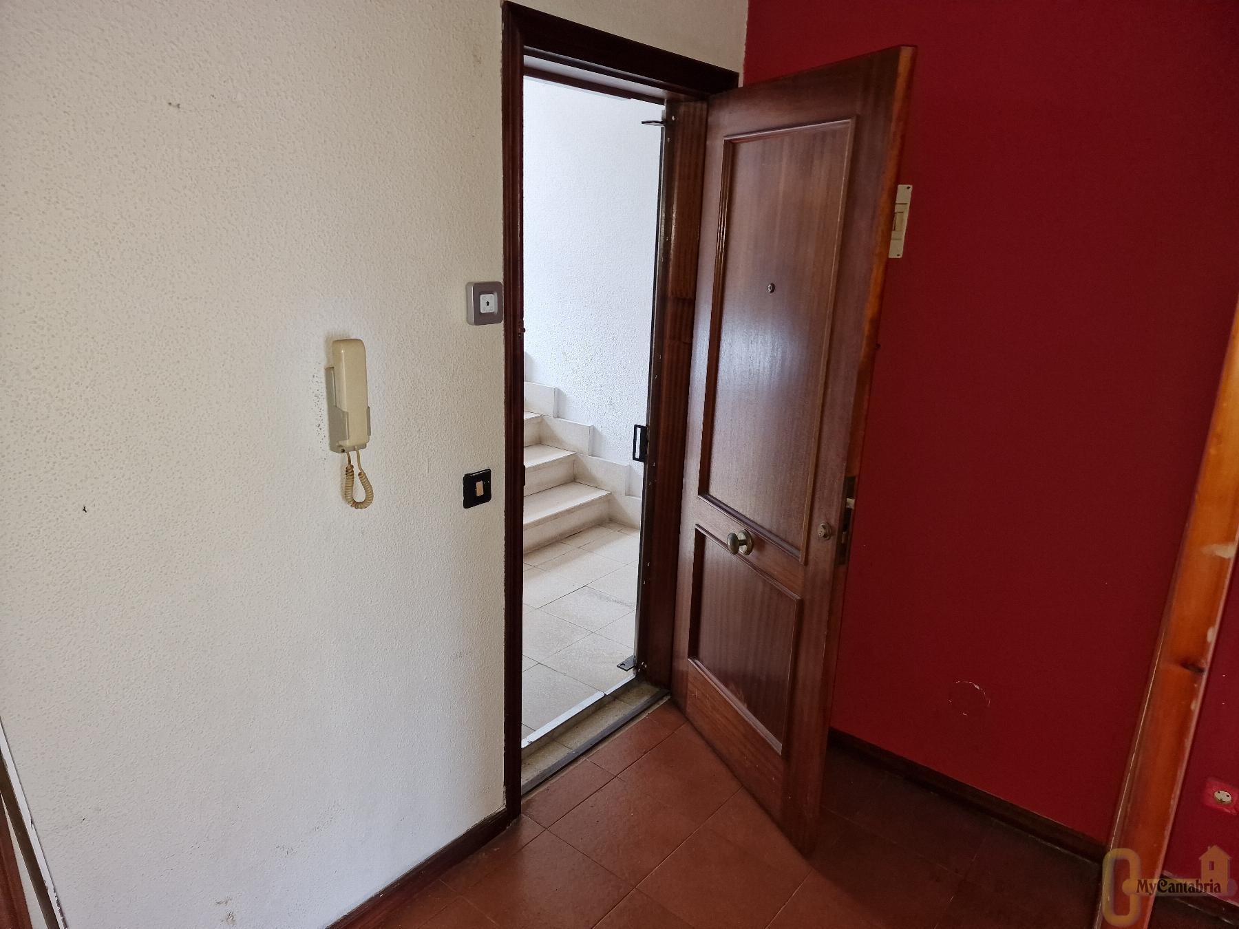 For sale of flat in Santa Cruz de Bezana