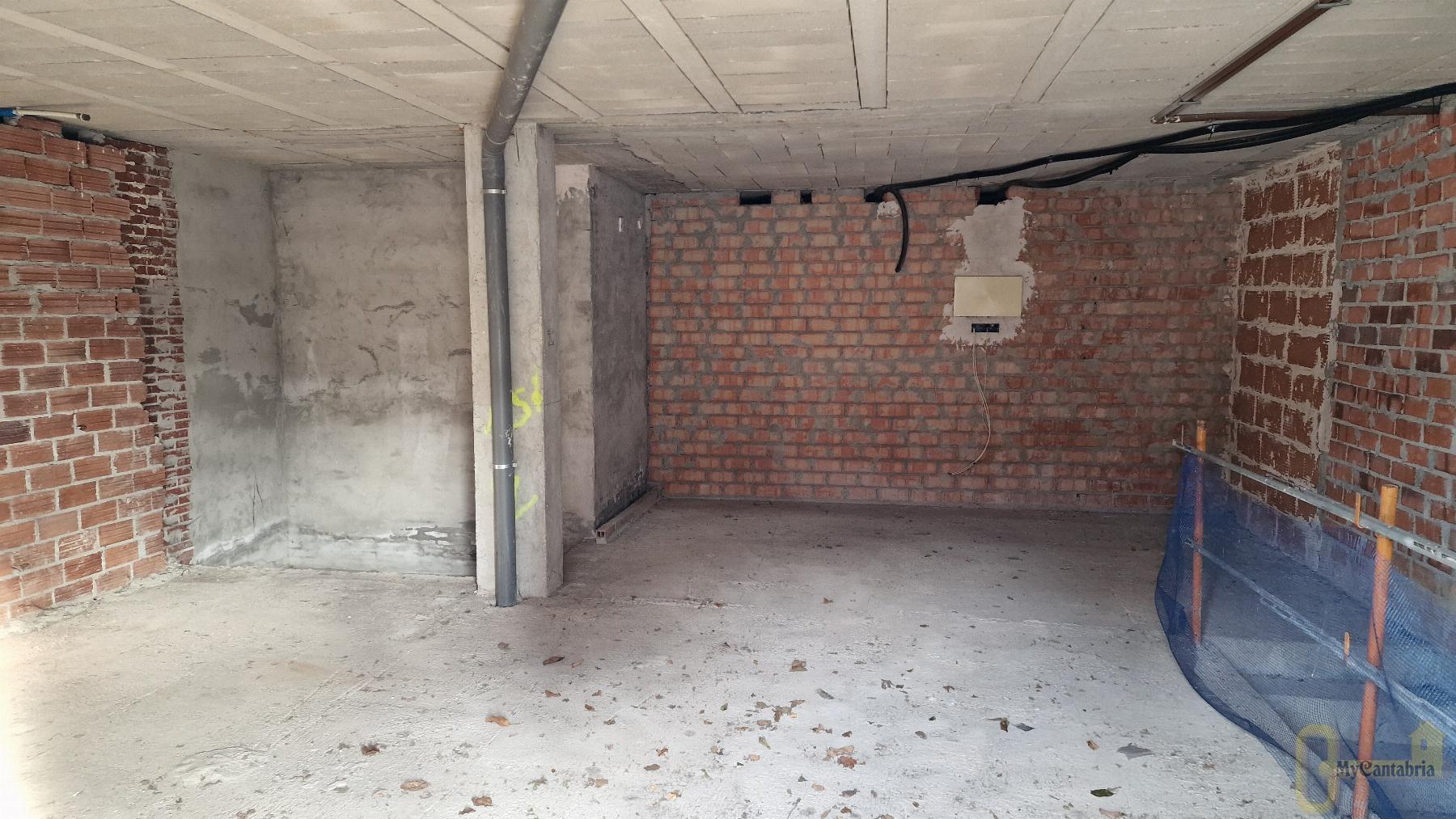 For sale of commercial in Santa María de Cayón