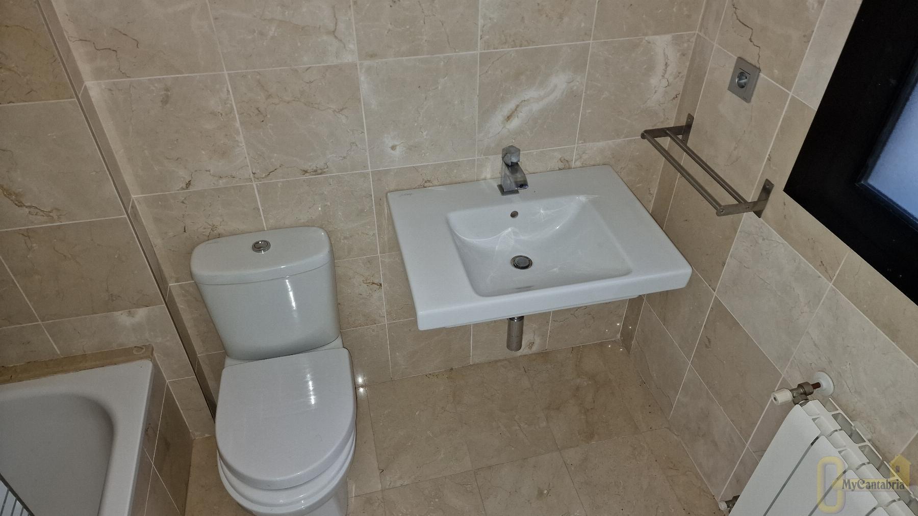 For sale of flat in Santa Cruz de Bezana