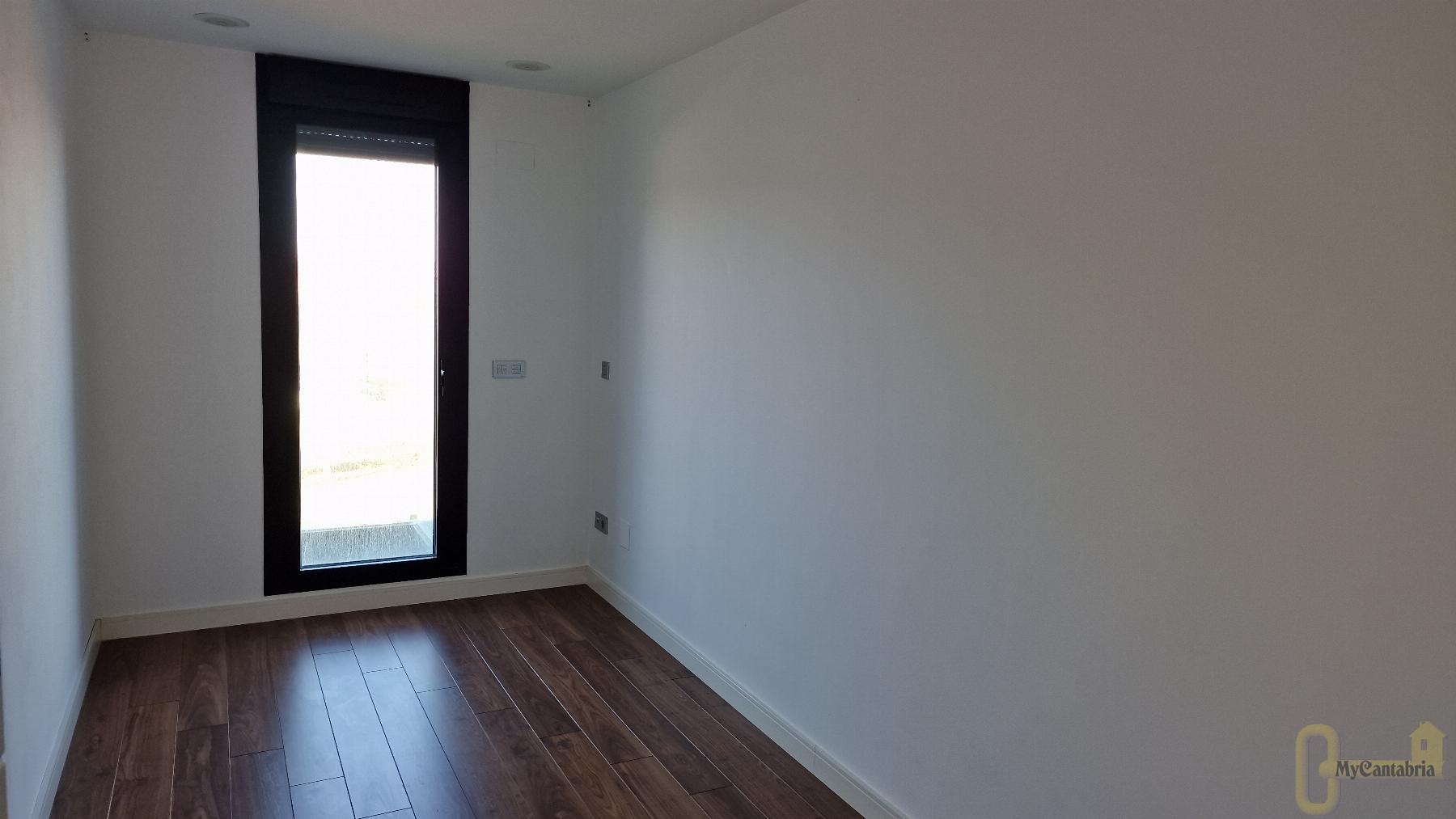 For sale of flat in Santa Cruz de Bezana