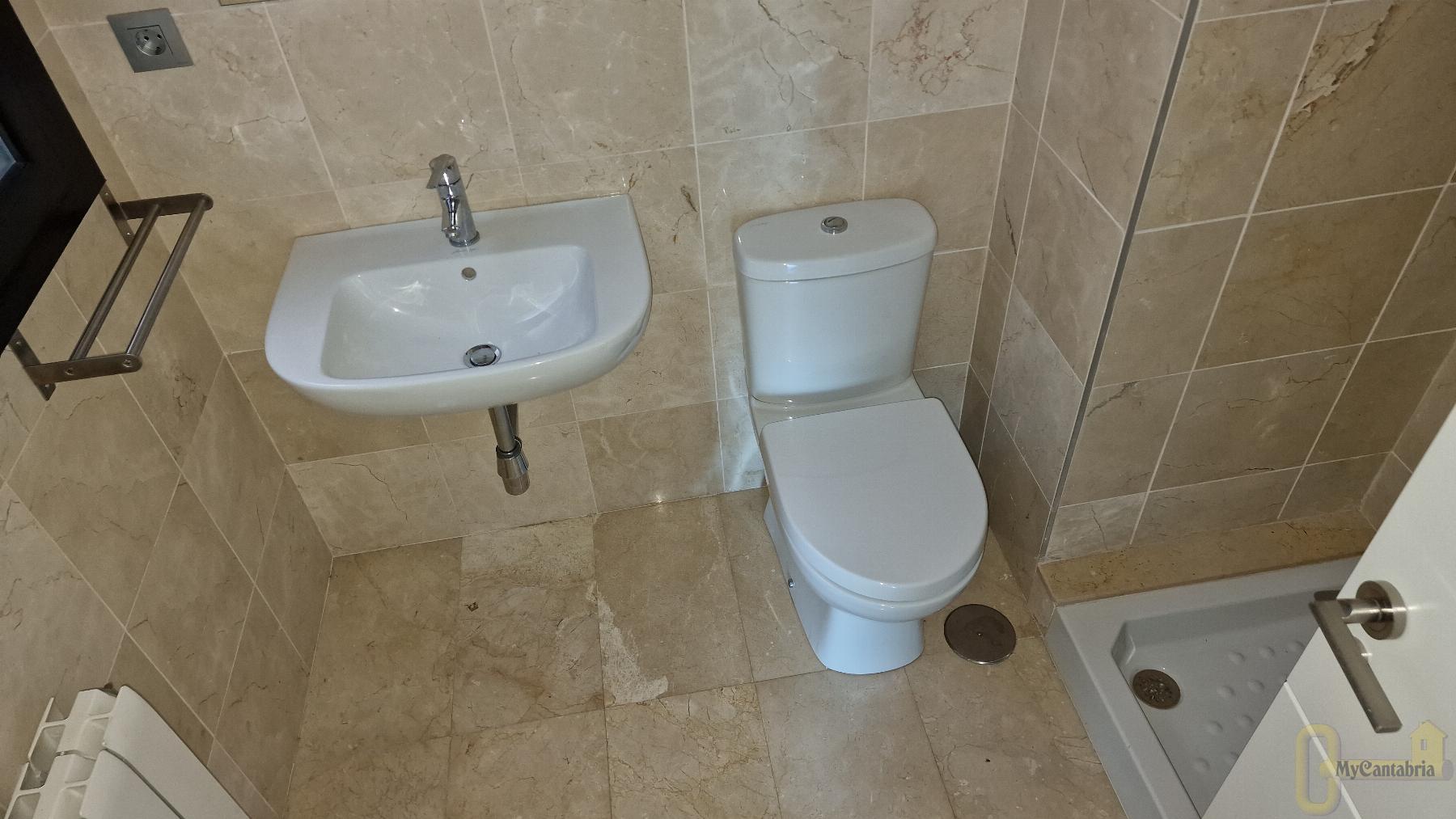 For sale of flat in Santa Cruz de Bezana