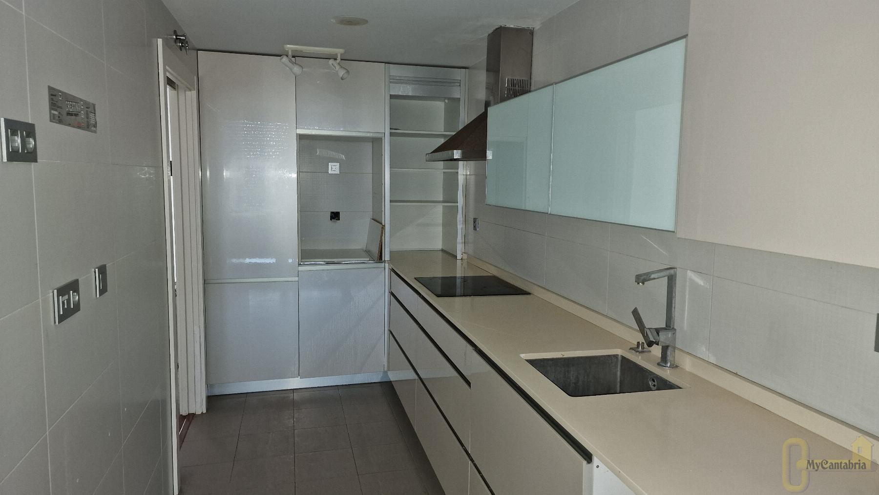 For sale of flat in Santa Cruz de Bezana
