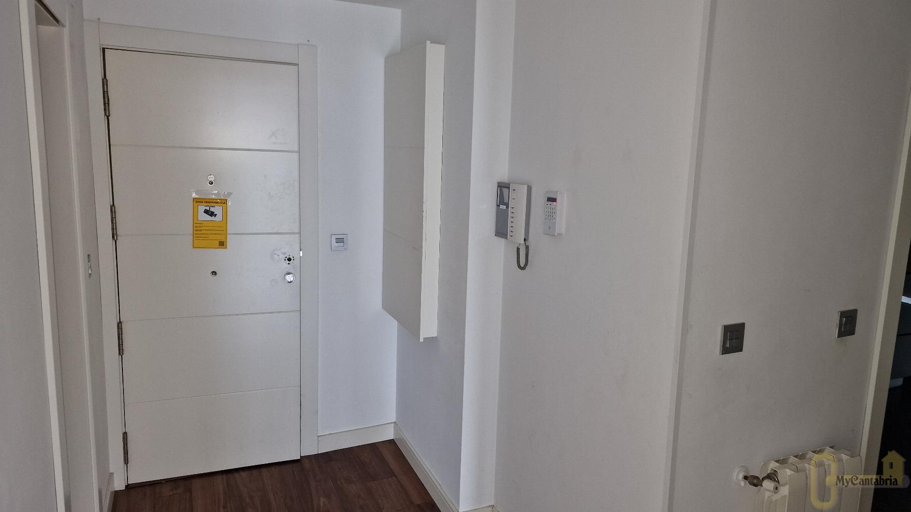 For sale of flat in Santa Cruz de Bezana