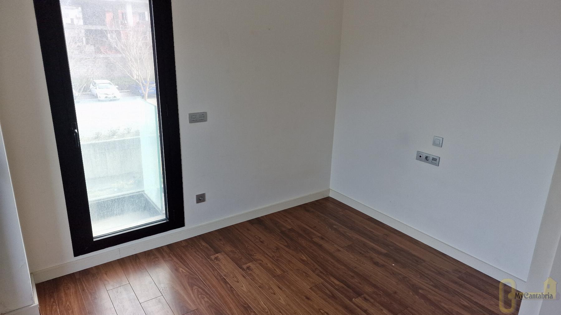 For sale of flat in Santa Cruz de Bezana