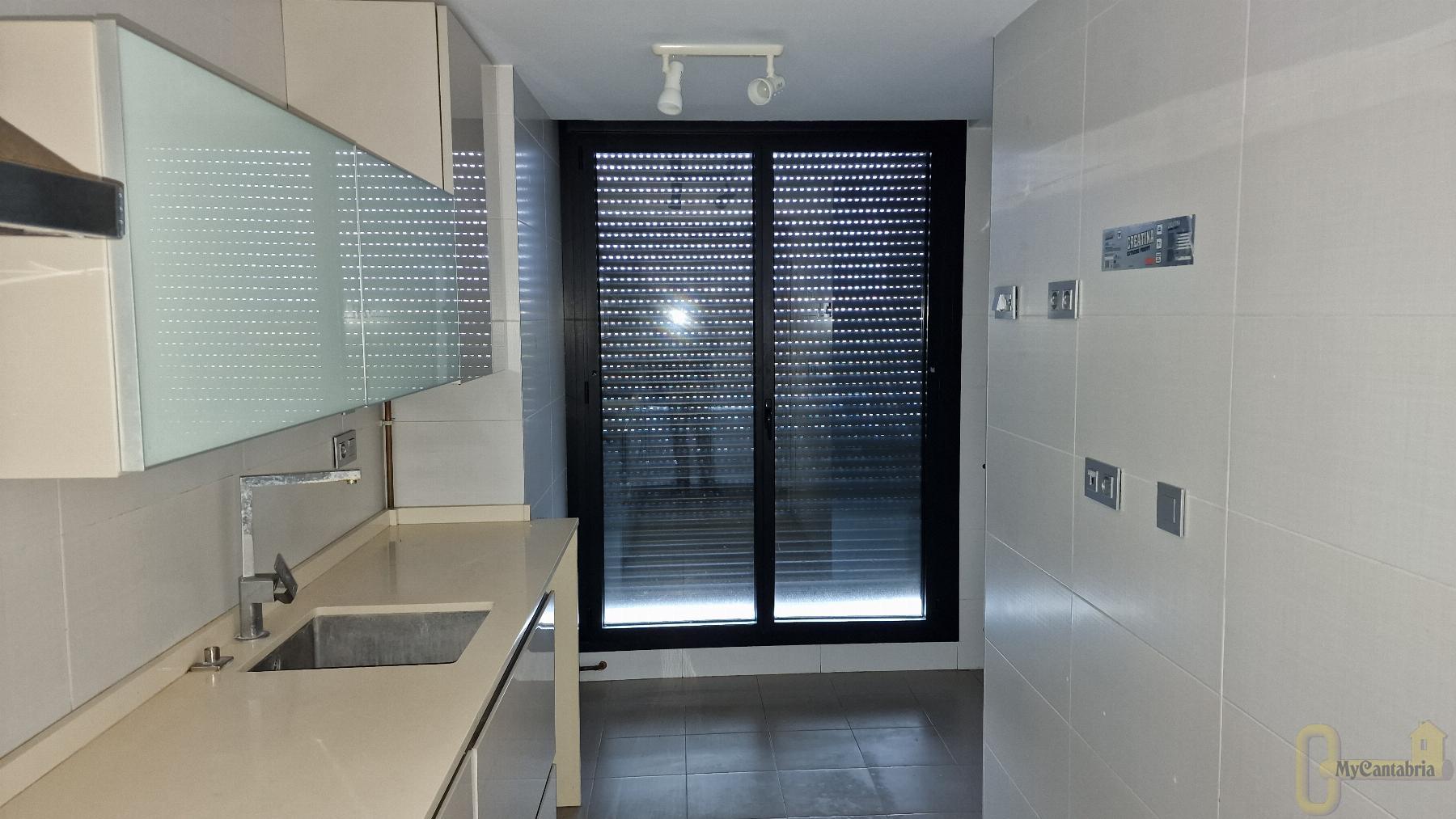 For sale of flat in Santa Cruz de Bezana