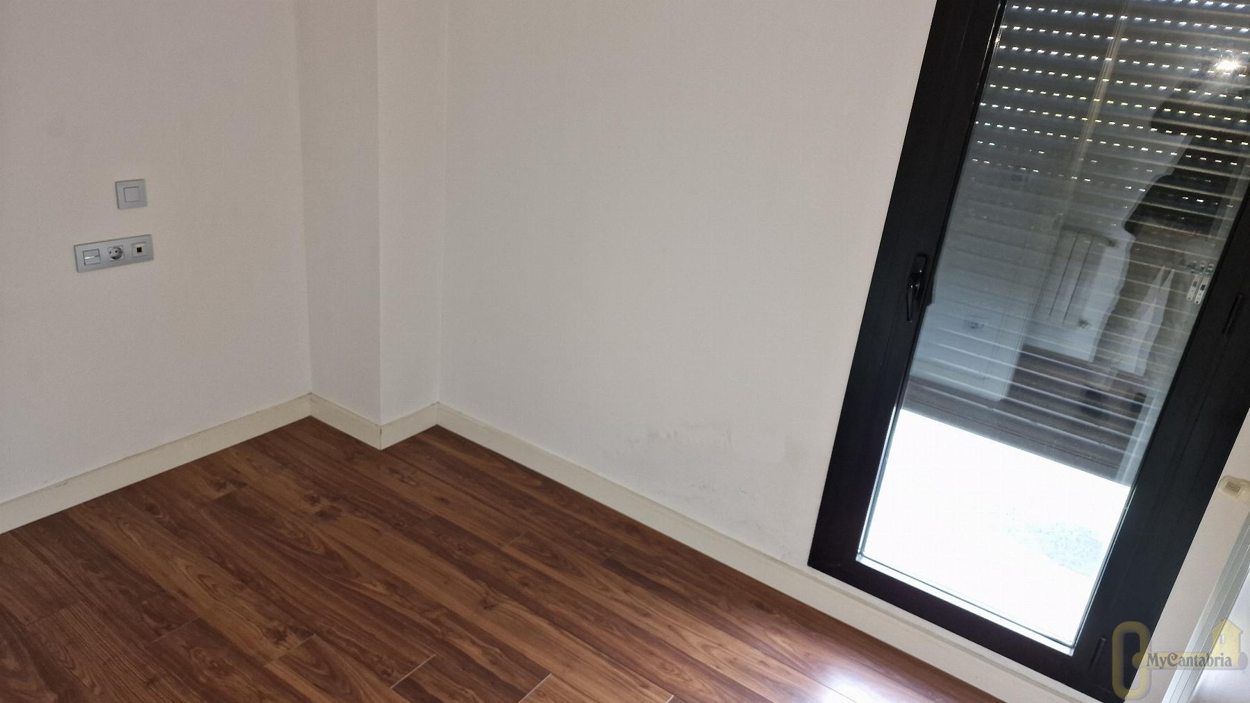 For sale of flat in Santa Cruz de Bezana