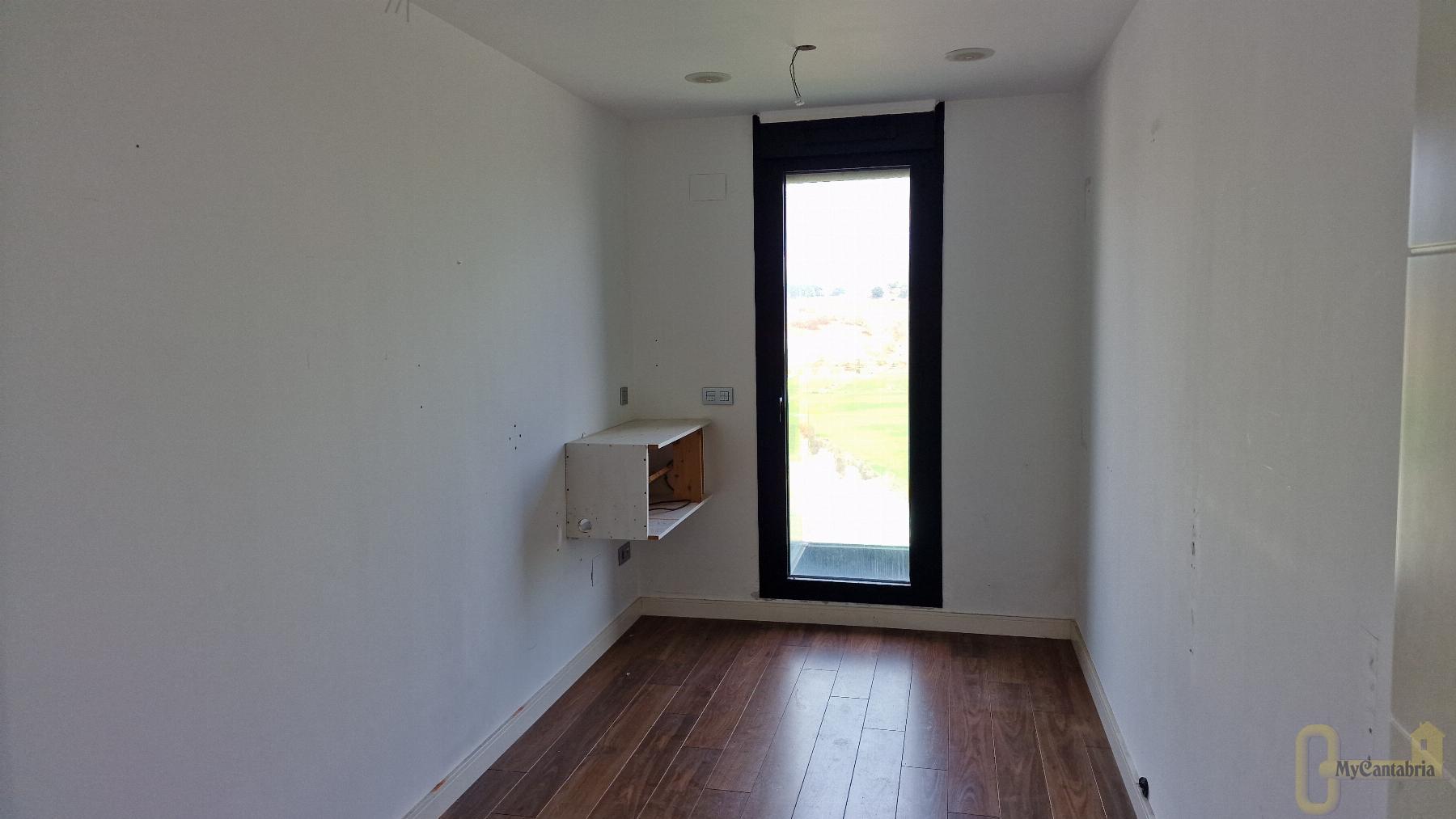 Venta de piso en Santa Cruz de Bezana