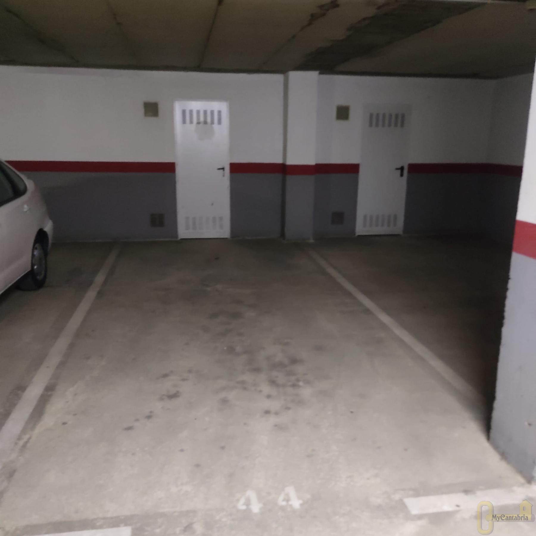 For rent of garage in Santa María de Cayón