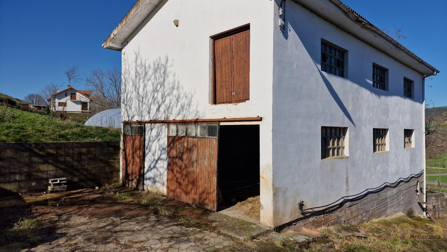 For rent of industrial plant/warehouse in Santa María de Cayón