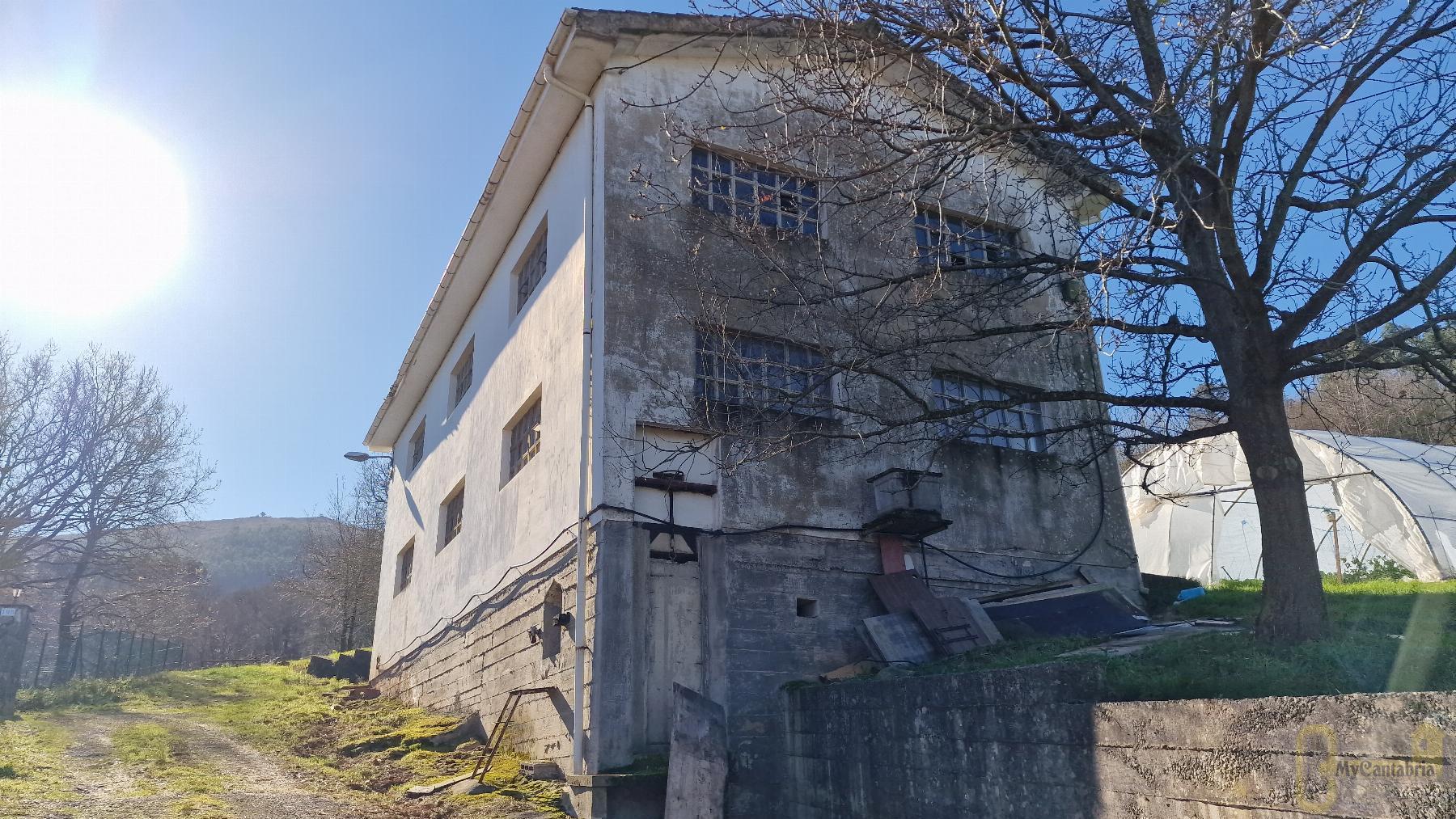 For rent of industrial plant/warehouse in Santa María de Cayón