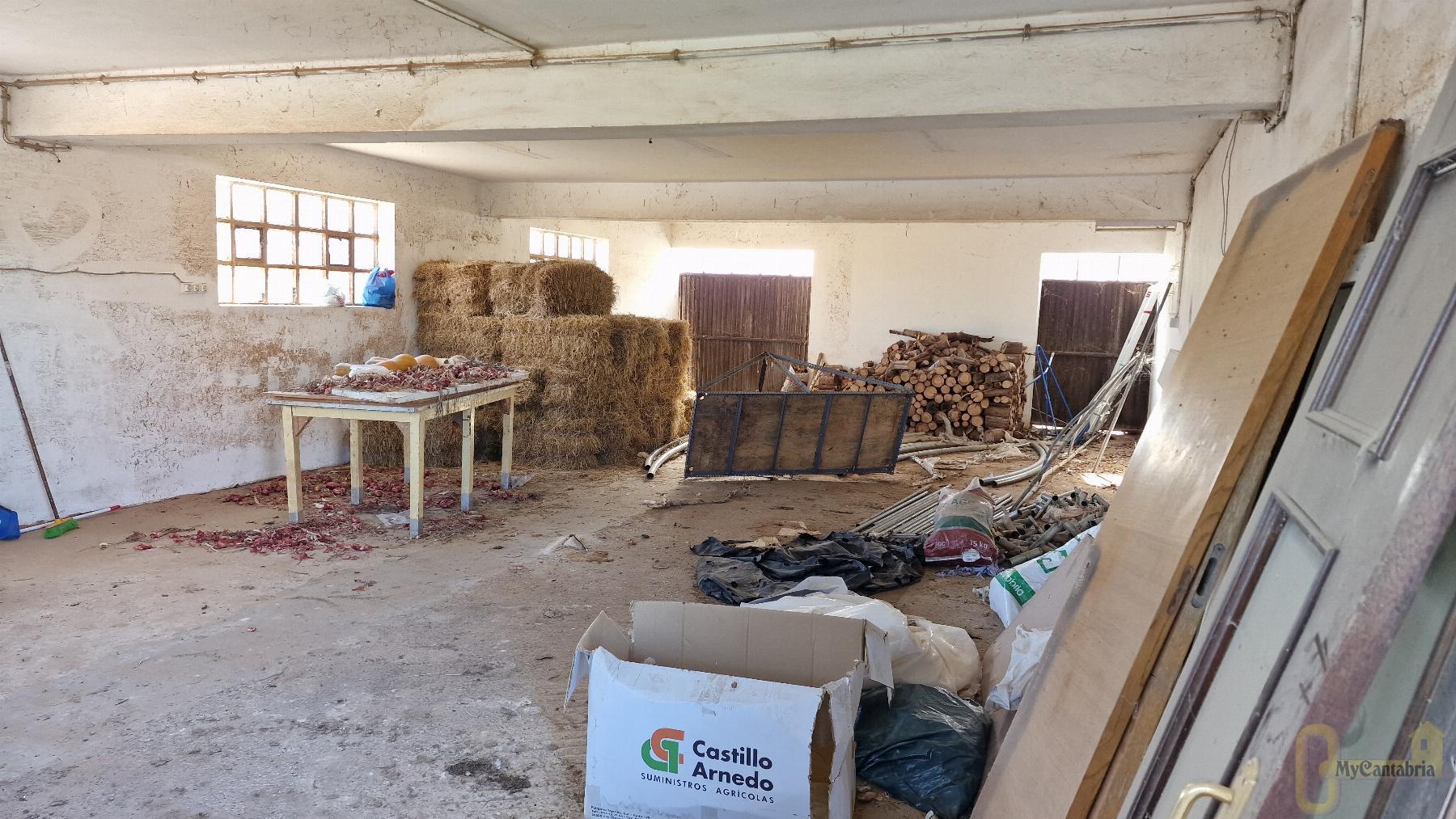 For rent of industrial plant/warehouse in Santa María de Cayón