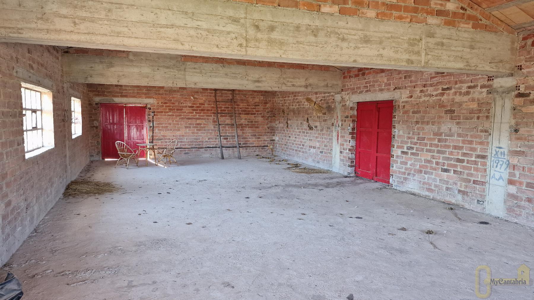 For rent of industrial plant/warehouse in Santa María de Cayón