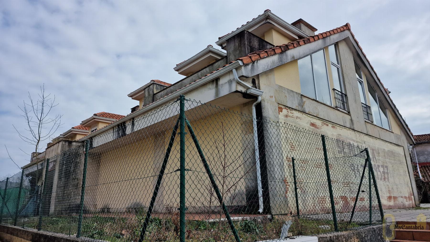 For sale of commercial in Castañeda