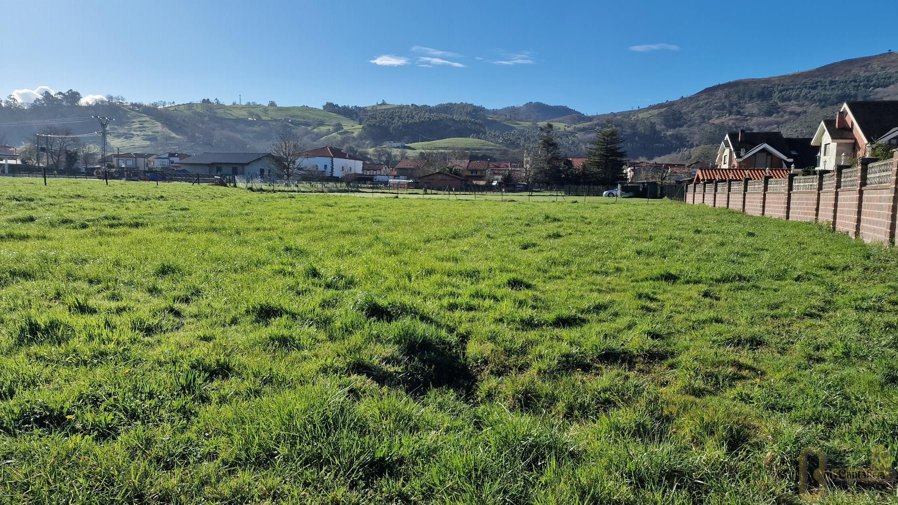 For sale of land in Santa María de Cayón