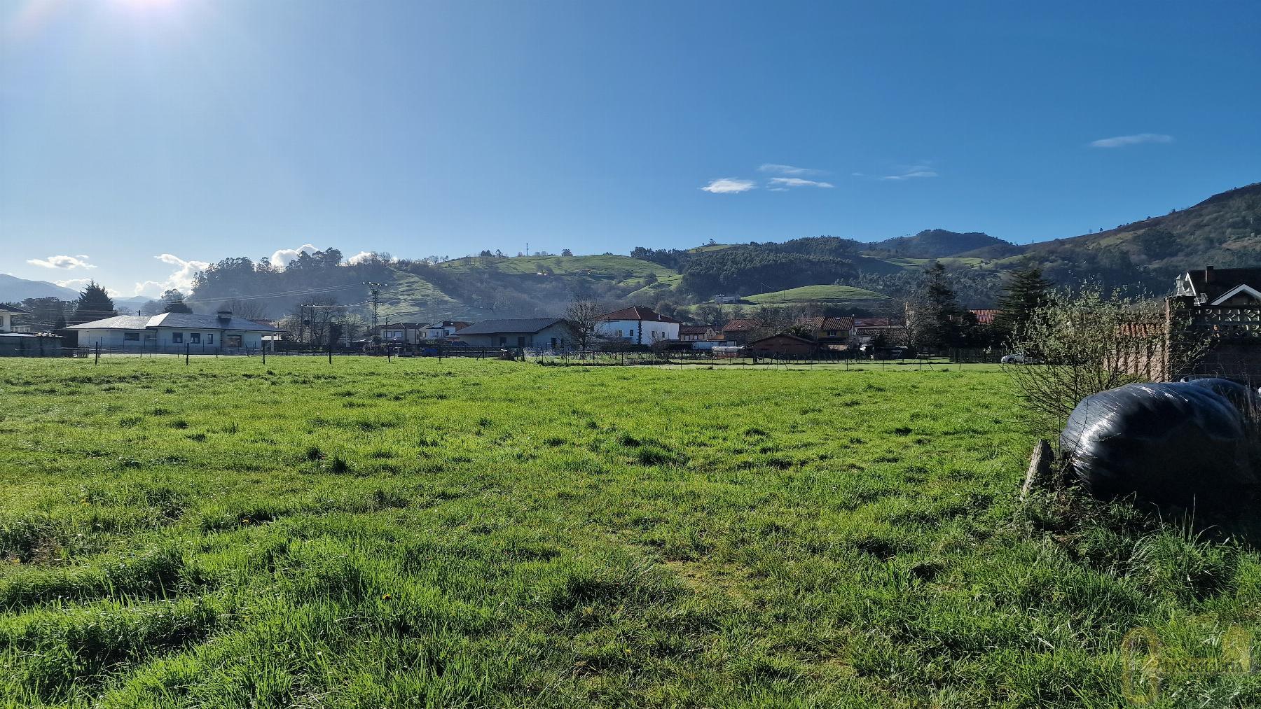 For sale of land in Santa María de Cayón