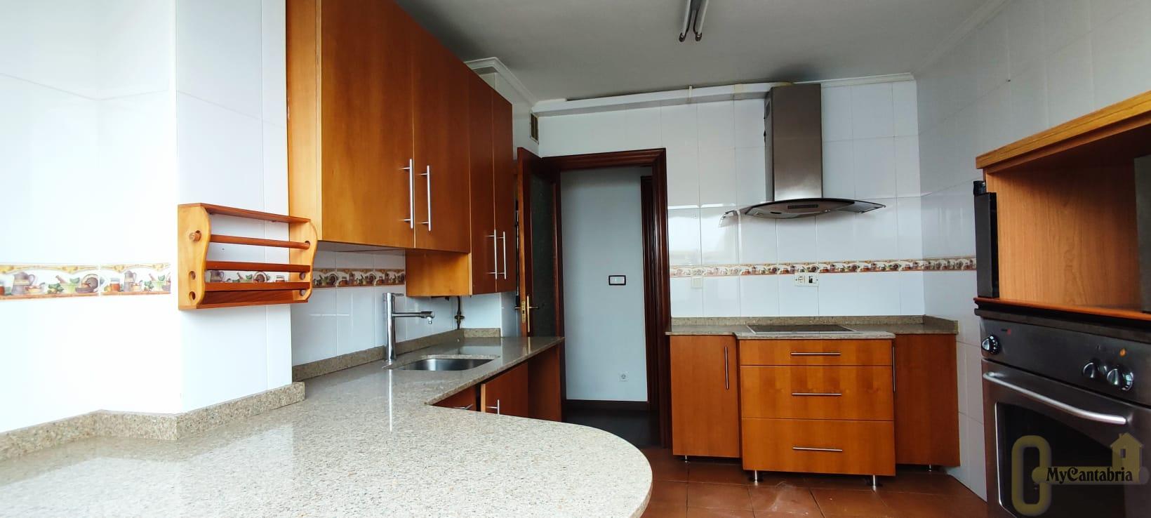 For sale of flat in Bárcena de Cicero