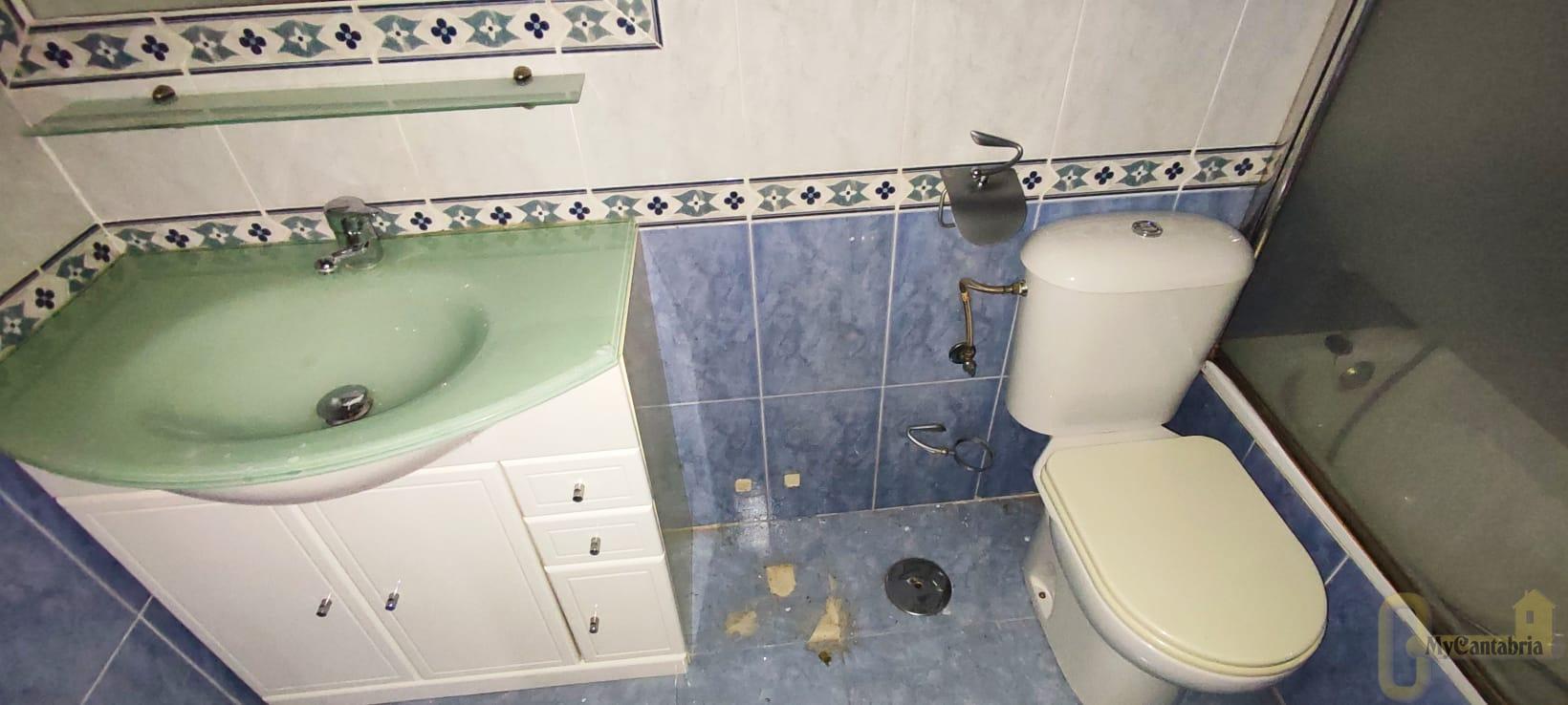 For sale of flat in Bárcena de Cicero