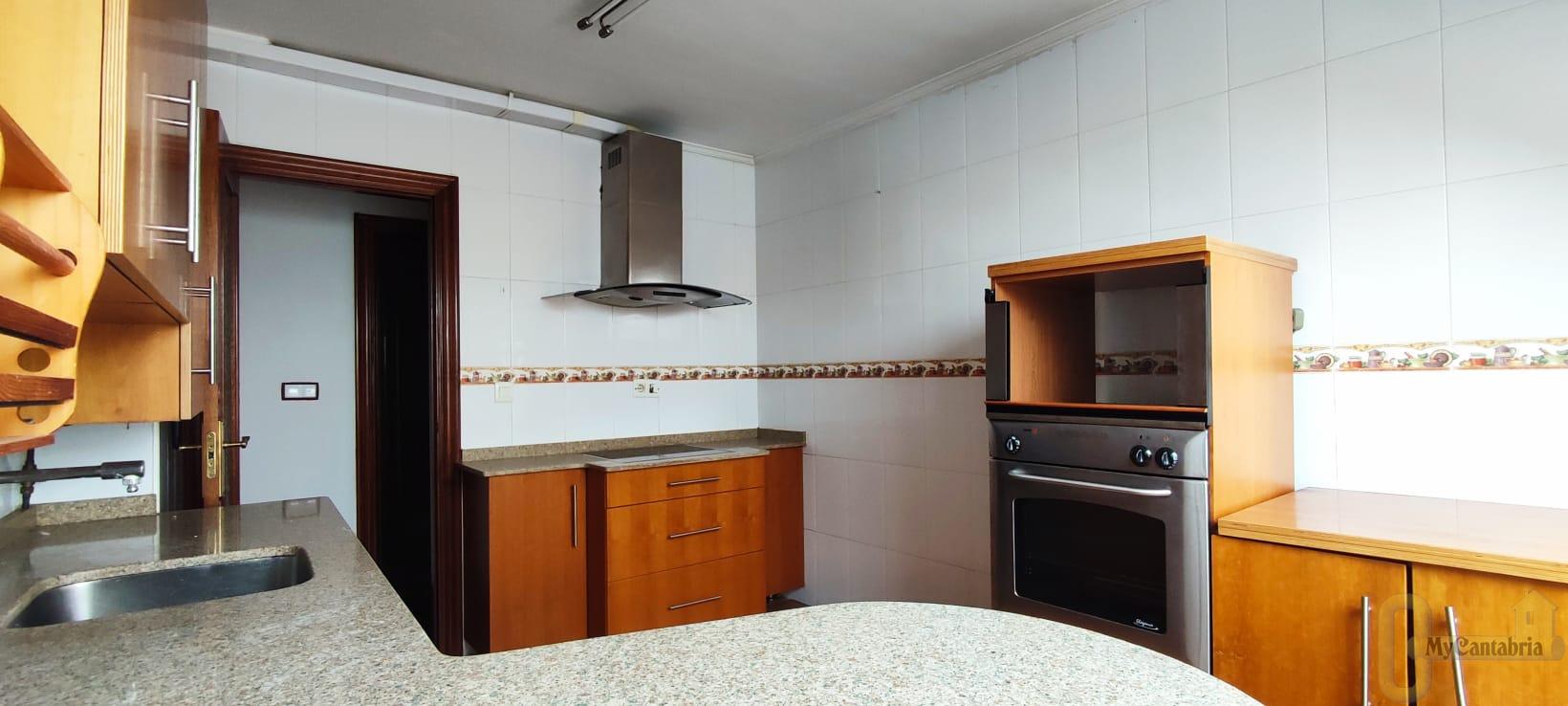 For sale of flat in Bárcena de Cicero