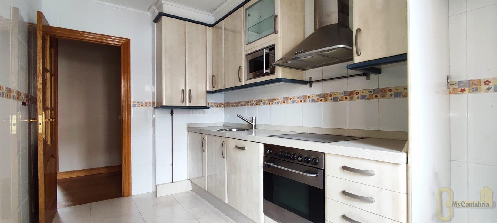 For sale of flat in Limpias