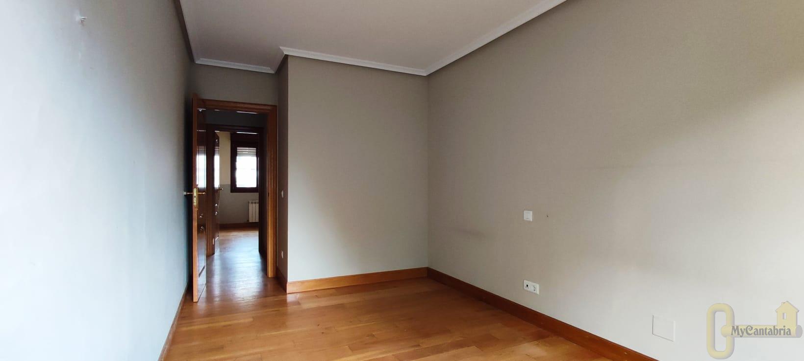 For sale of flat in Limpias