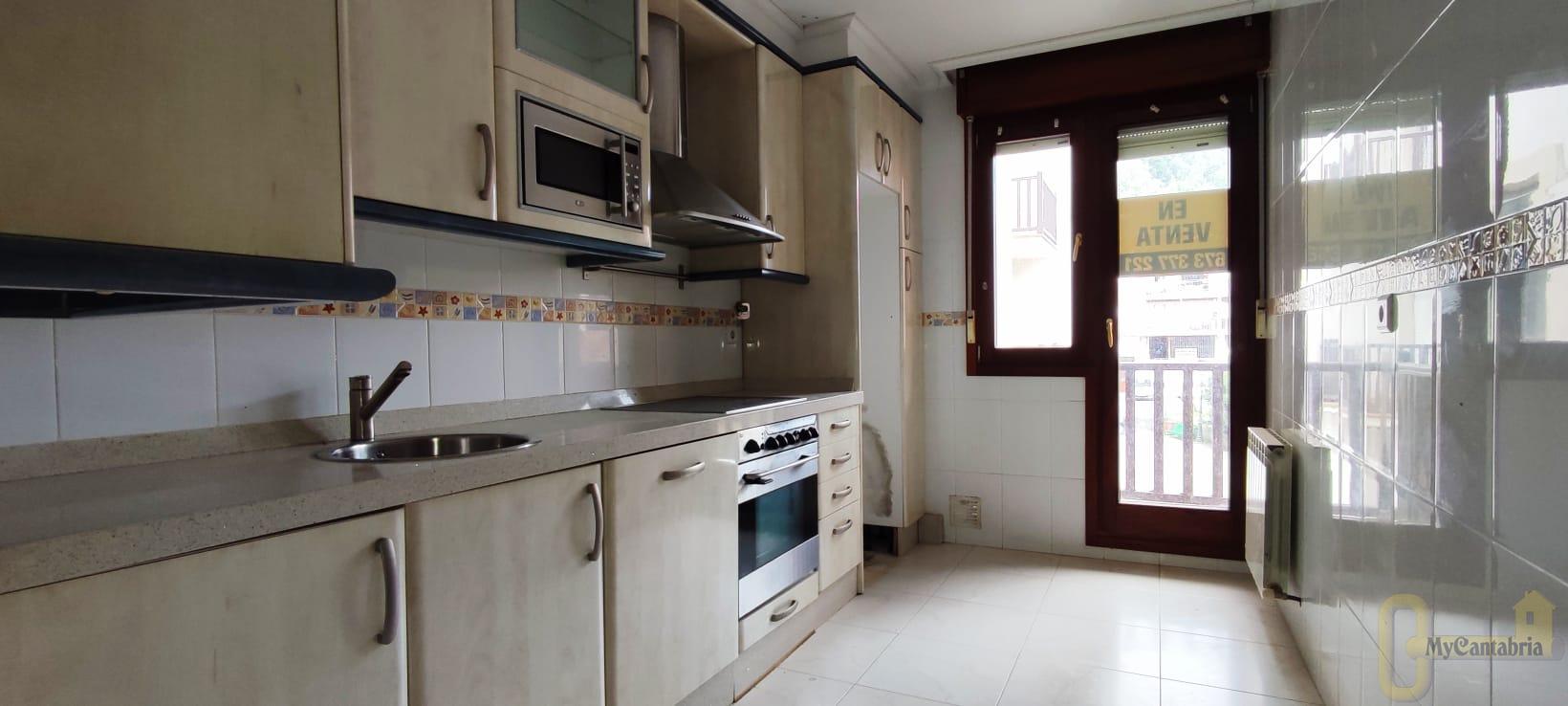 For sale of flat in Limpias