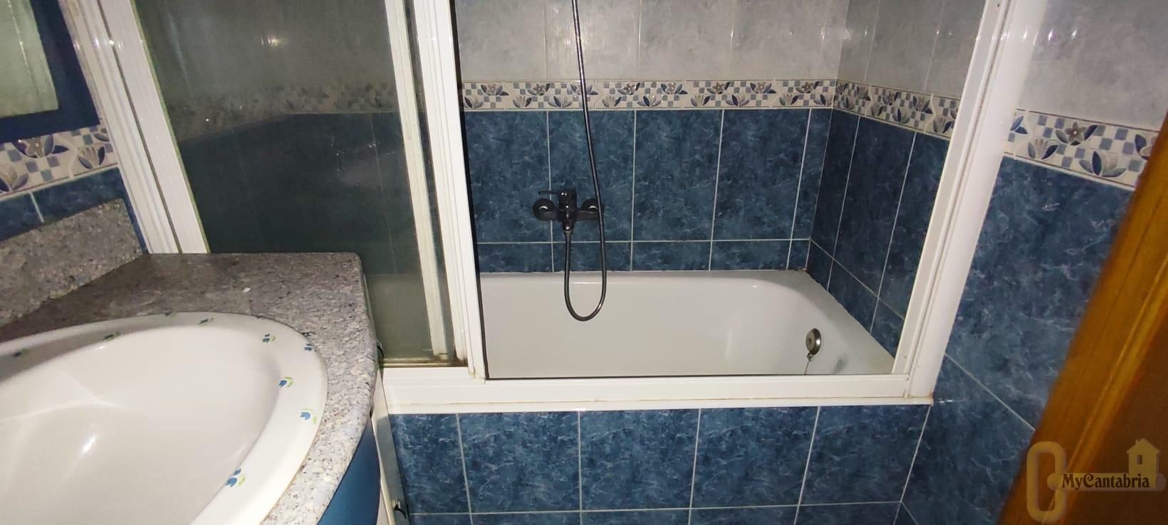 For sale of flat in Limpias