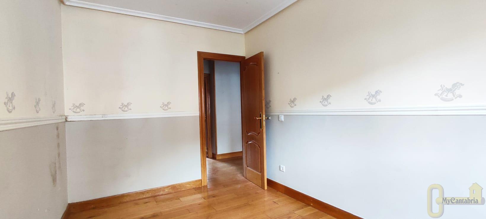 For sale of flat in Limpias