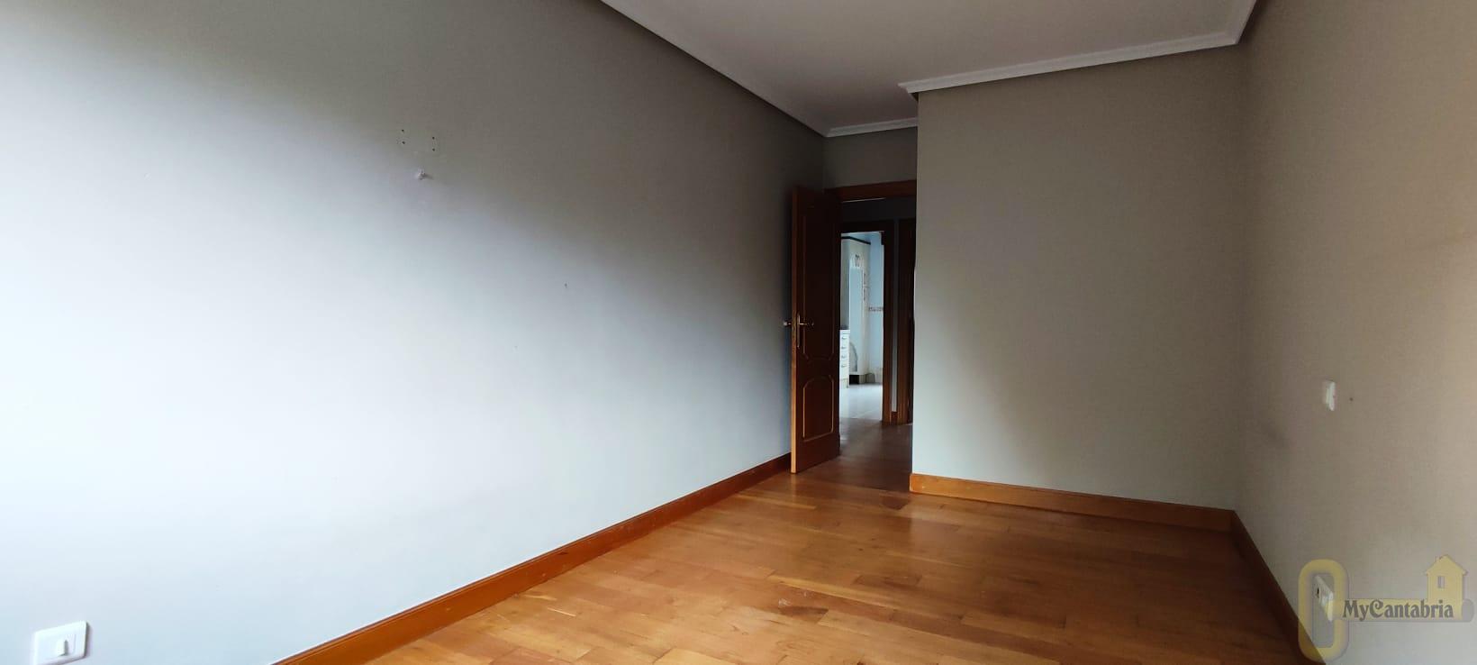 For sale of flat in Limpias